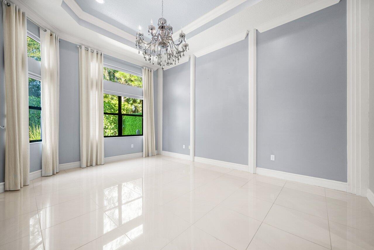 8221 Banpo Bridge Way