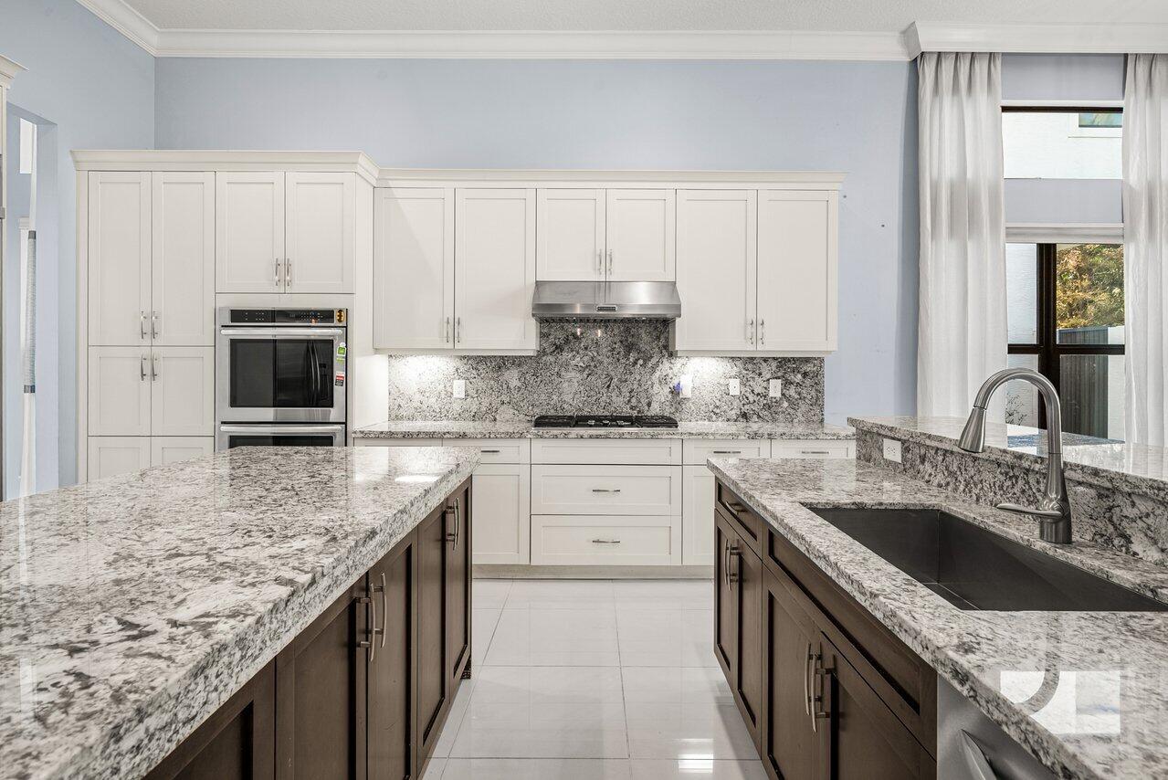 8221 Banpo Bridge Way