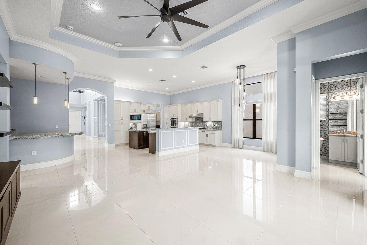 8221 Banpo Bridge Way