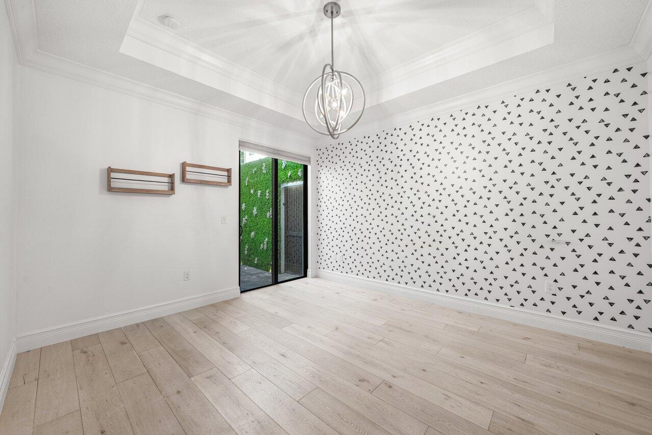 8221 Banpo Bridge Way