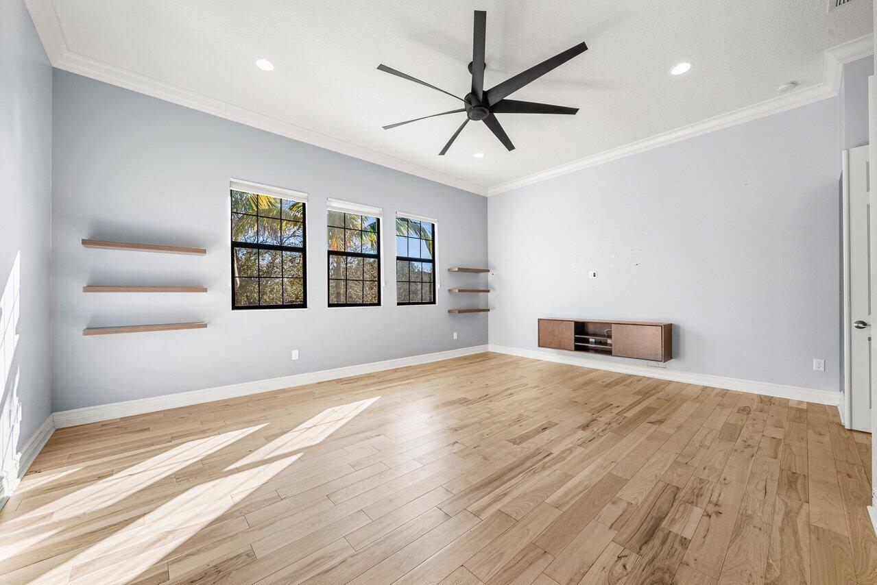 8221 Banpo Bridge Way