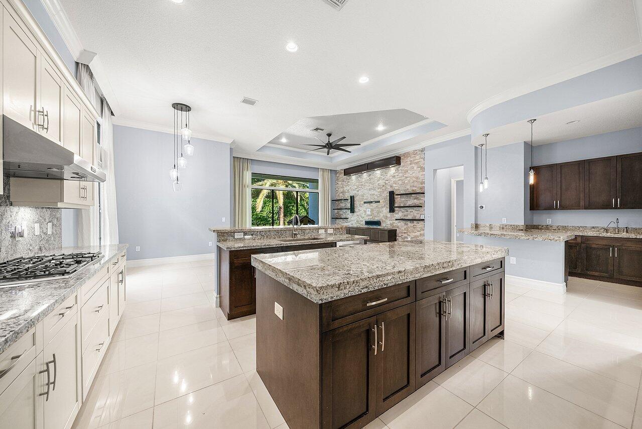 8221 Banpo Bridge Way