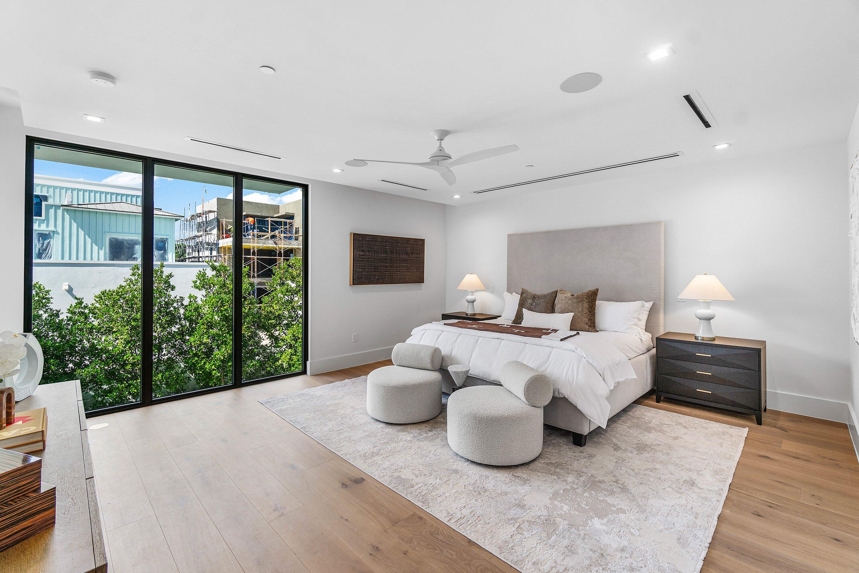 810 Palm Trail