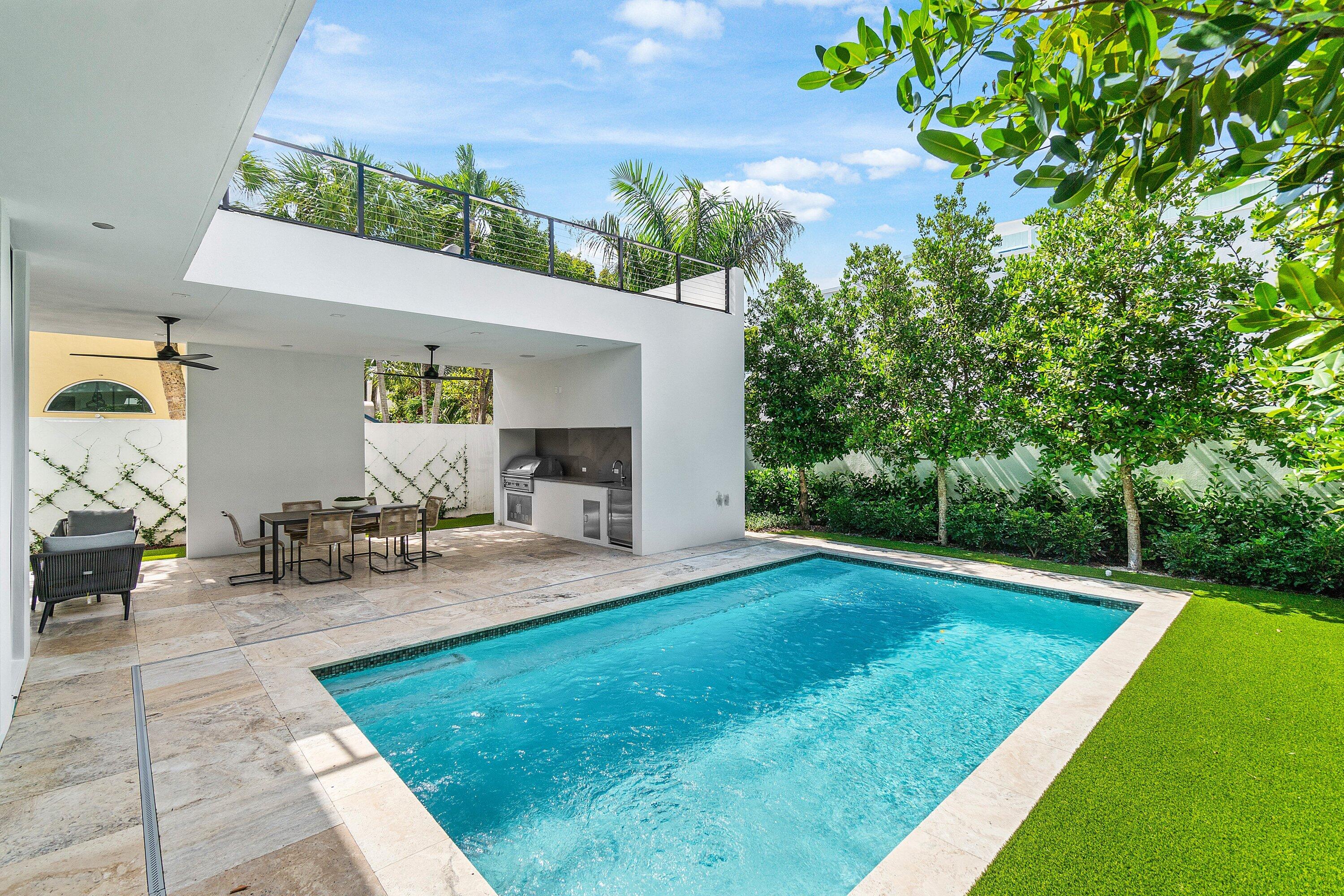 810 Palm Trail