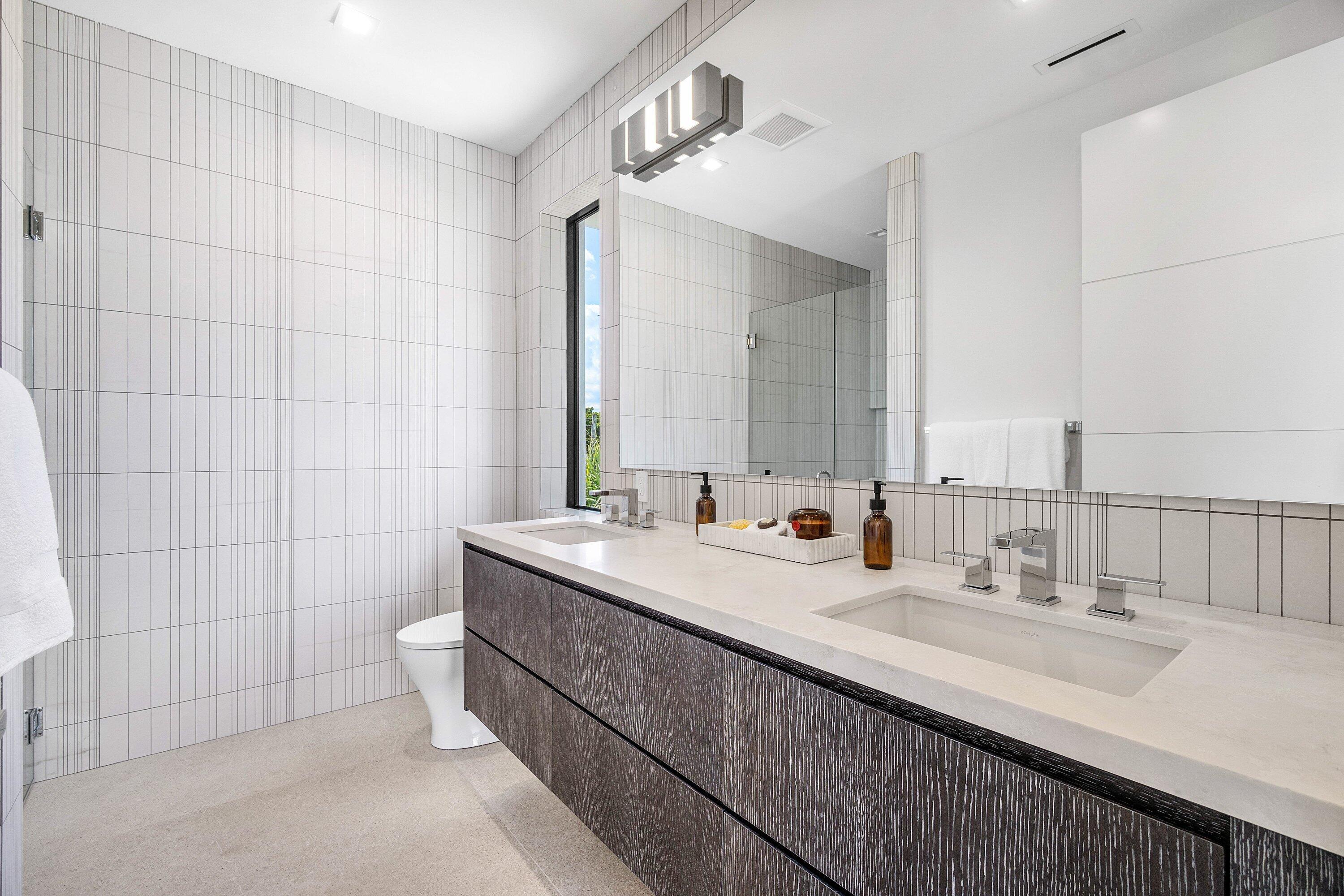 810 Palm Trail