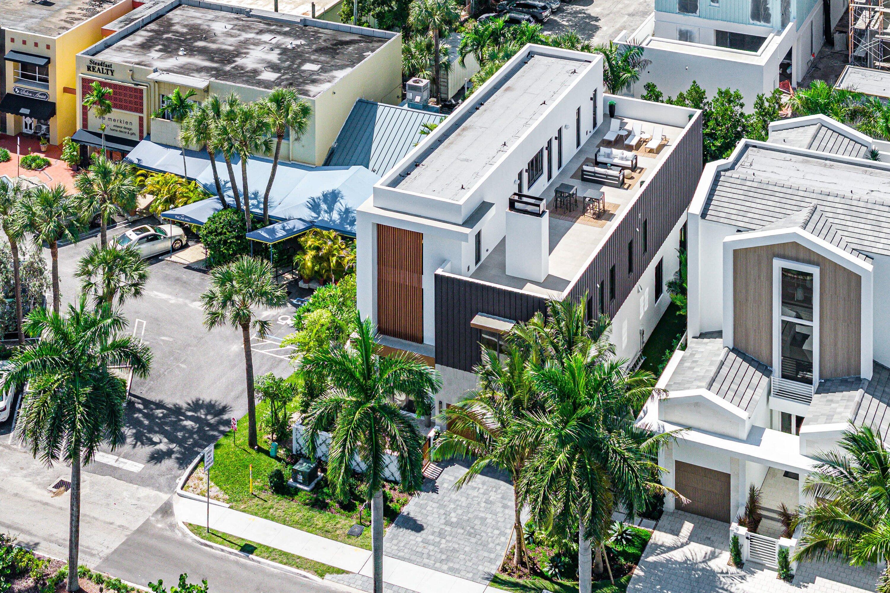 810 Palm Trail