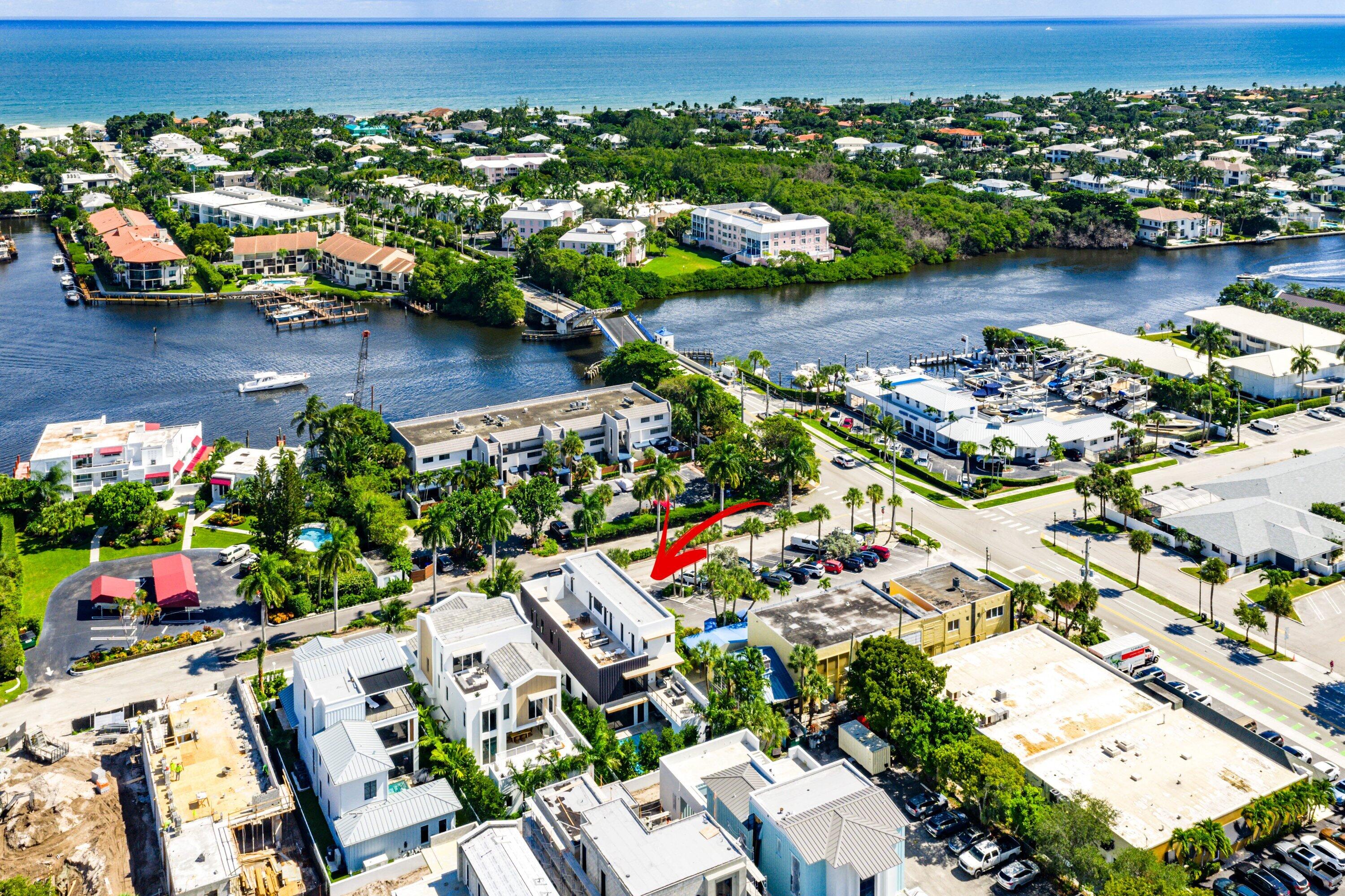 810 Palm Trail