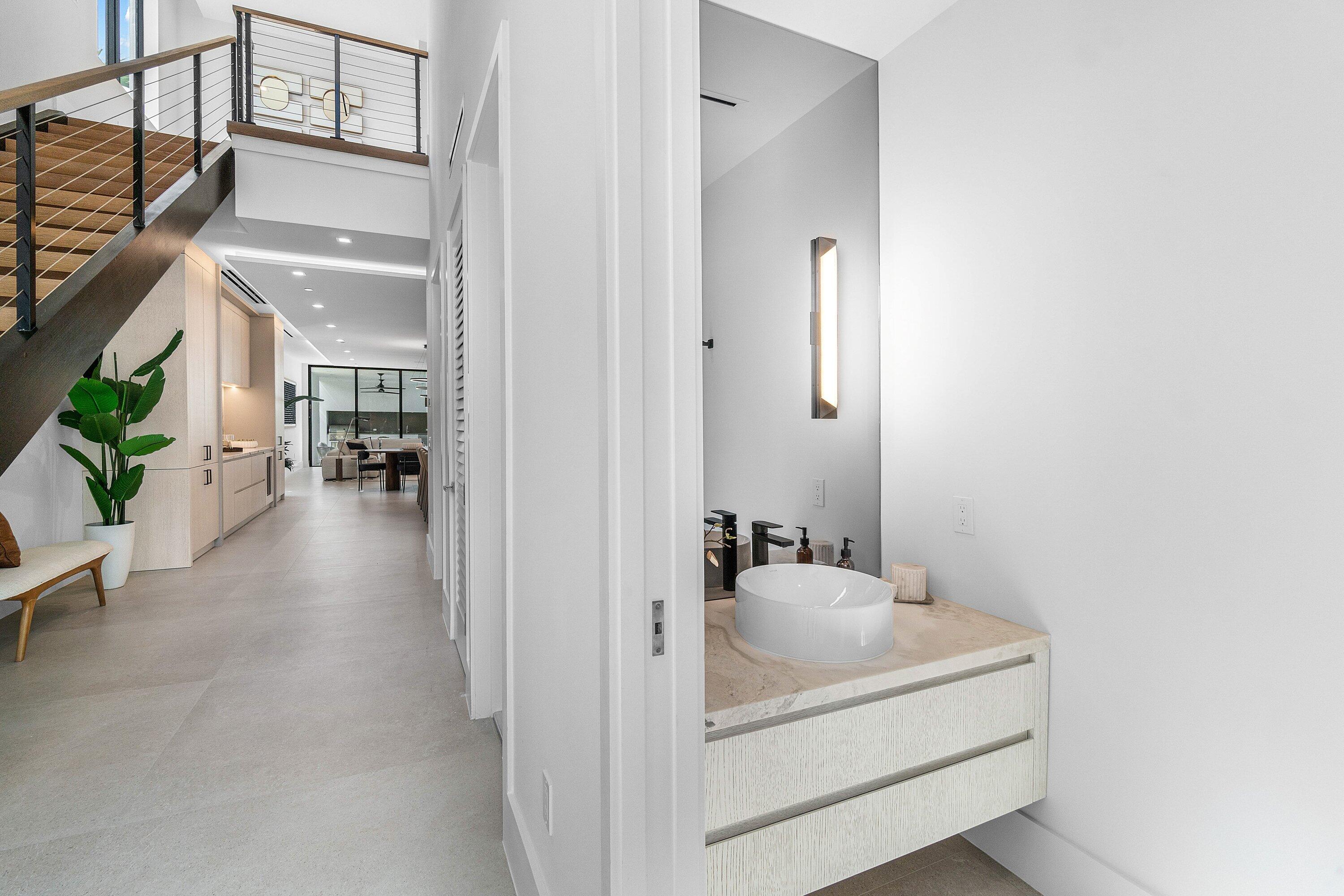 810 Palm Trail