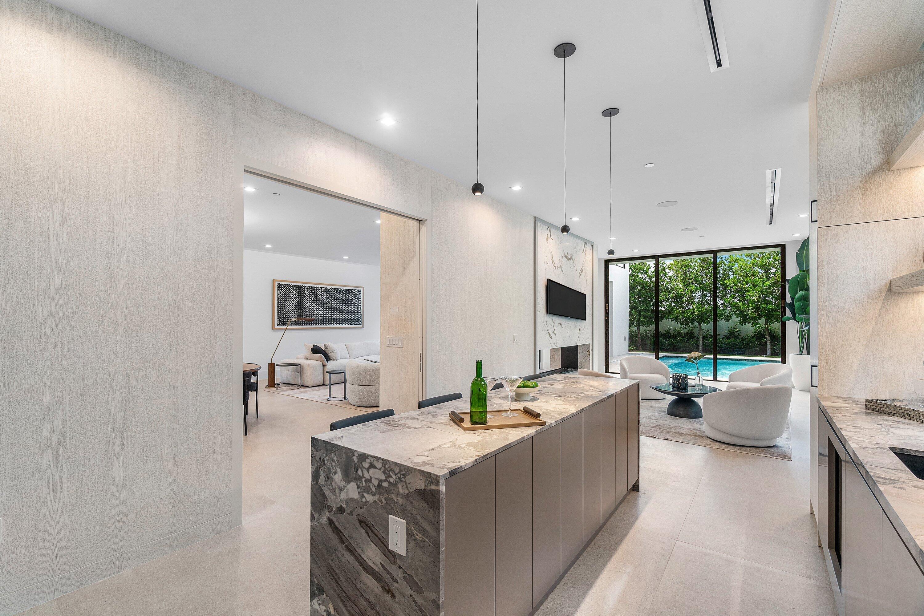 810 Palm Trail