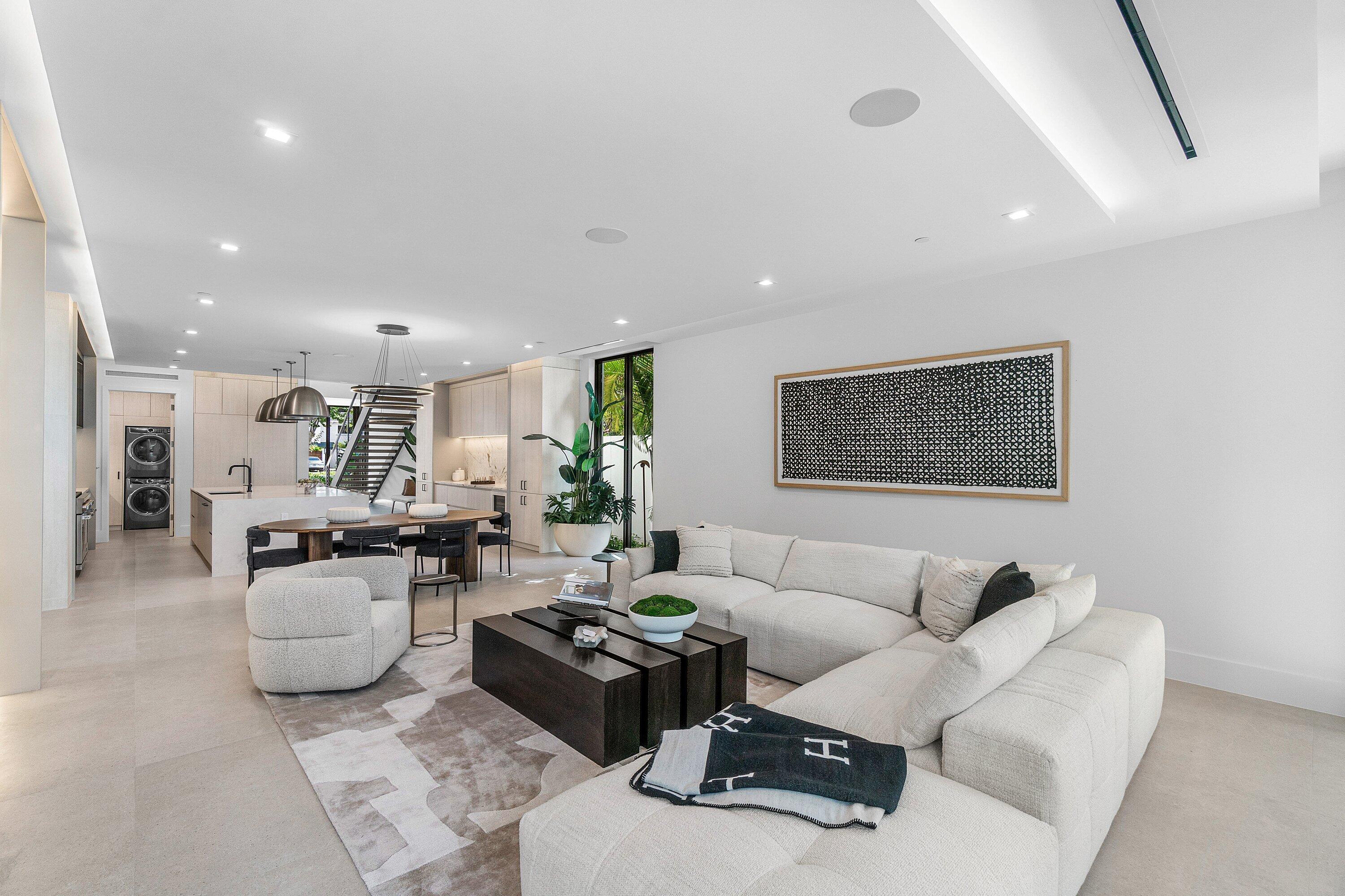 810 Palm Trail
