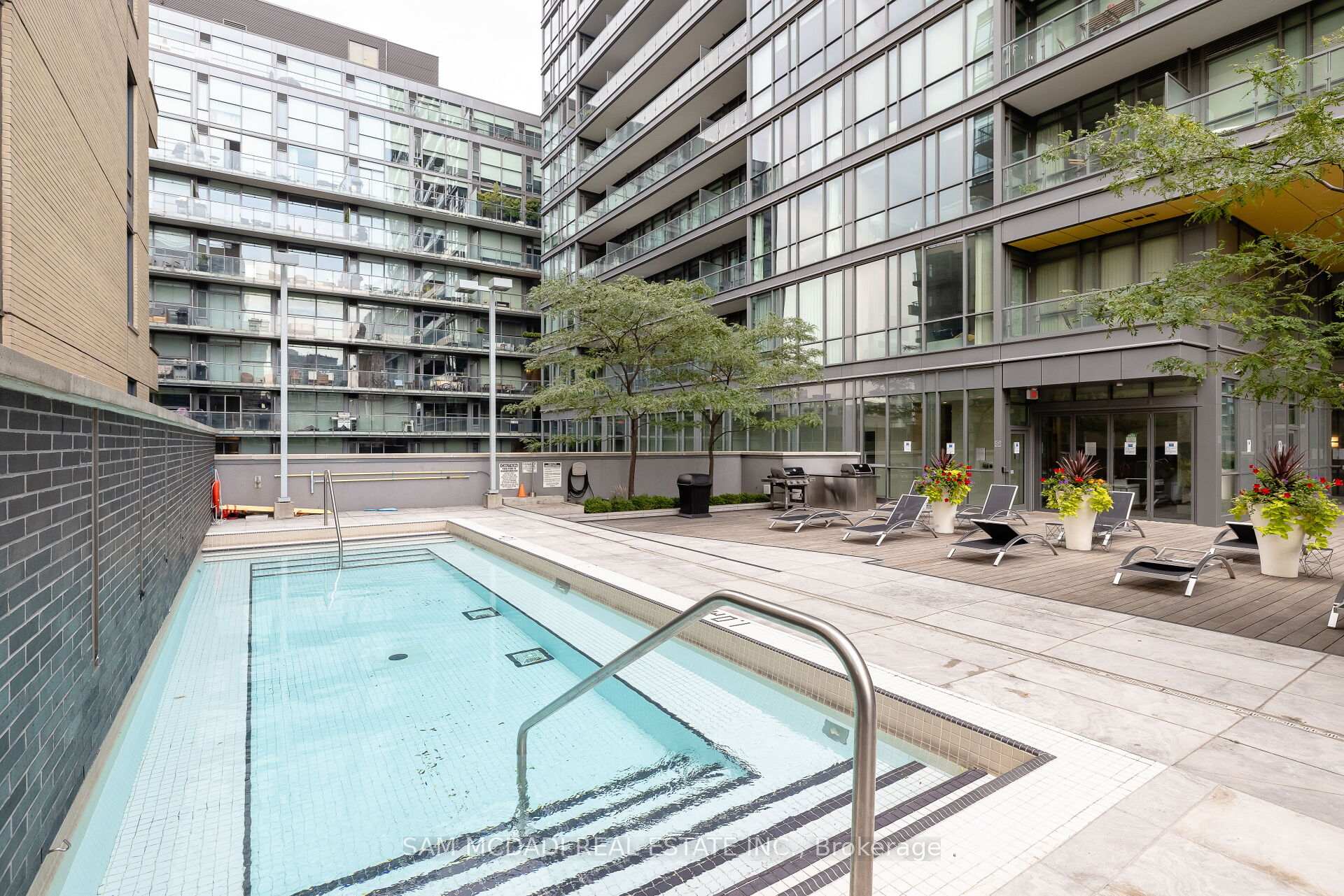 8 Charlotte Street 1108