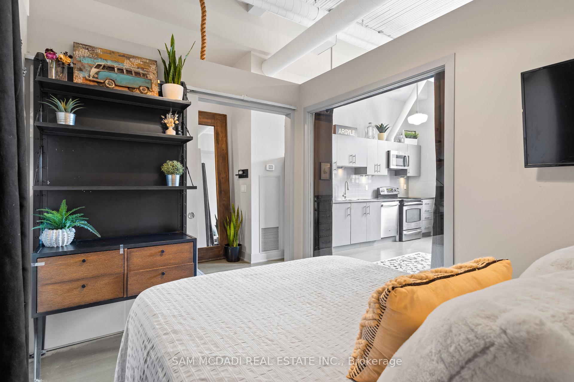 183 Dovercourt Road 204