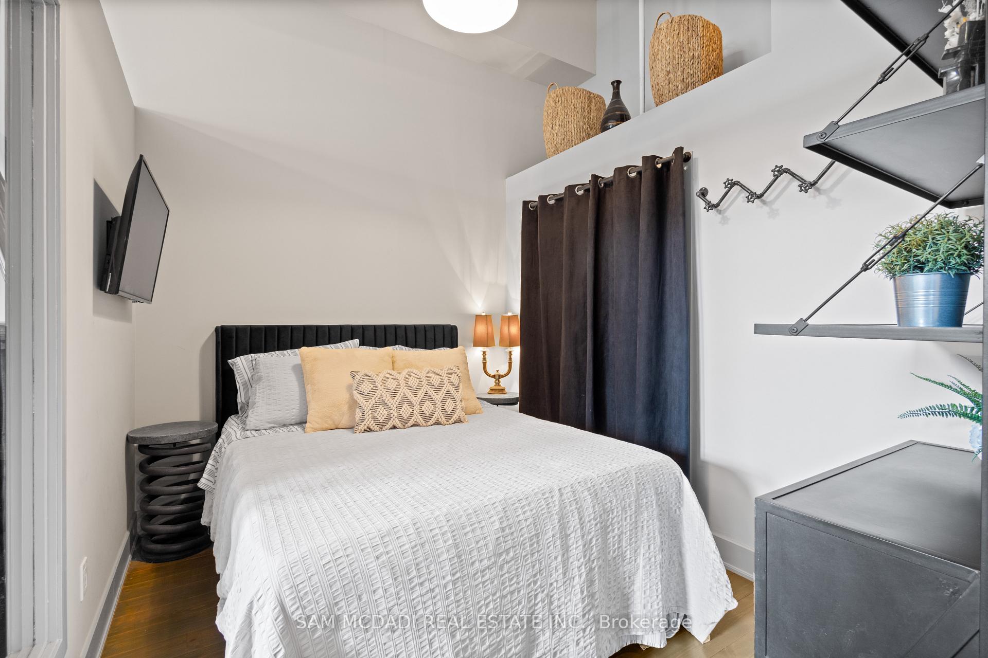 183 Dovercourt Road 204