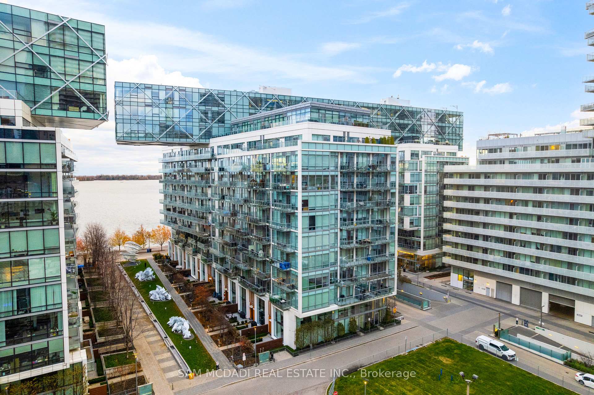 29 Queens Quay E 914