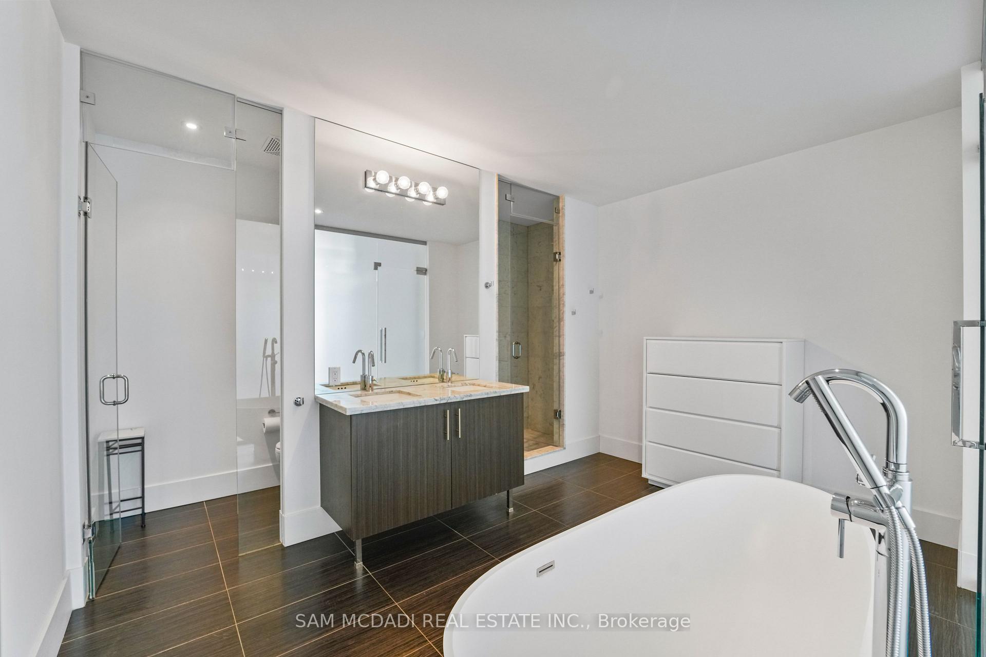 29 Queens Quay E 914