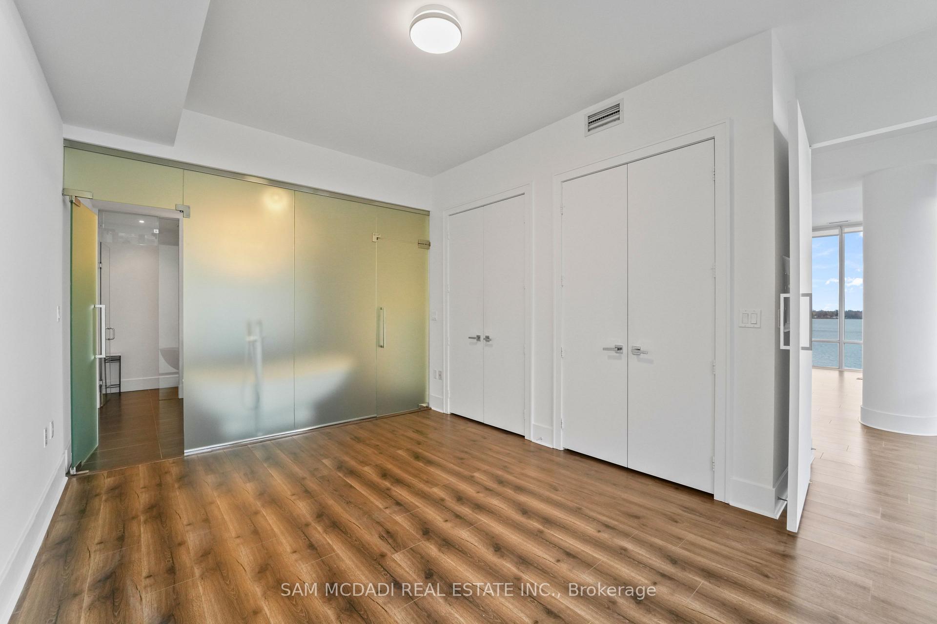 29 Queens Quay E 914