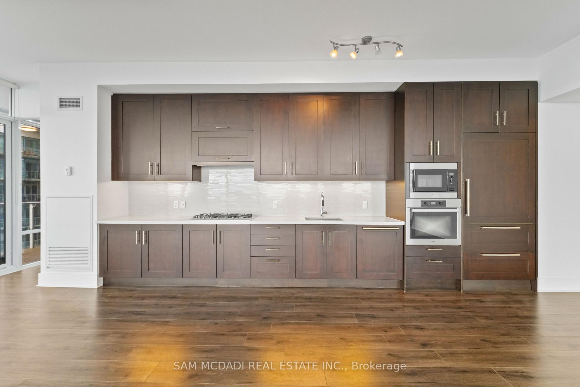 29 Queens Quay E 914