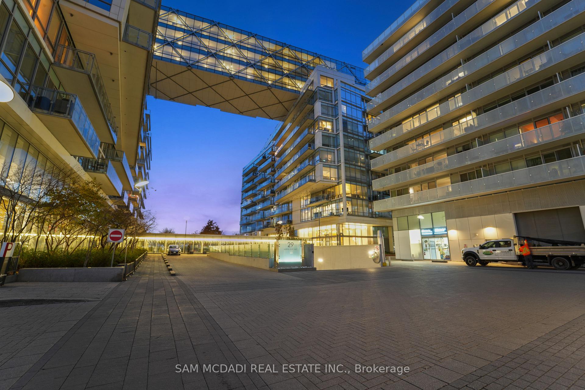 29 Queens Quay E 914