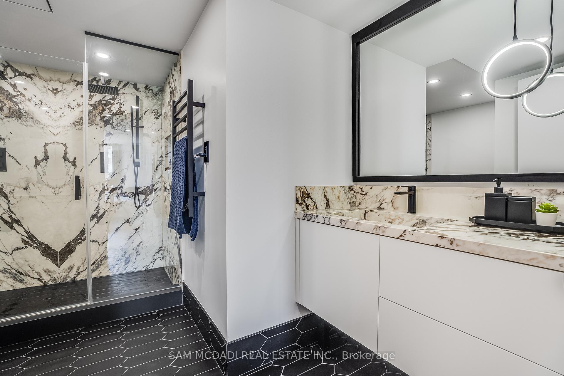 5444 Yonge Street 304