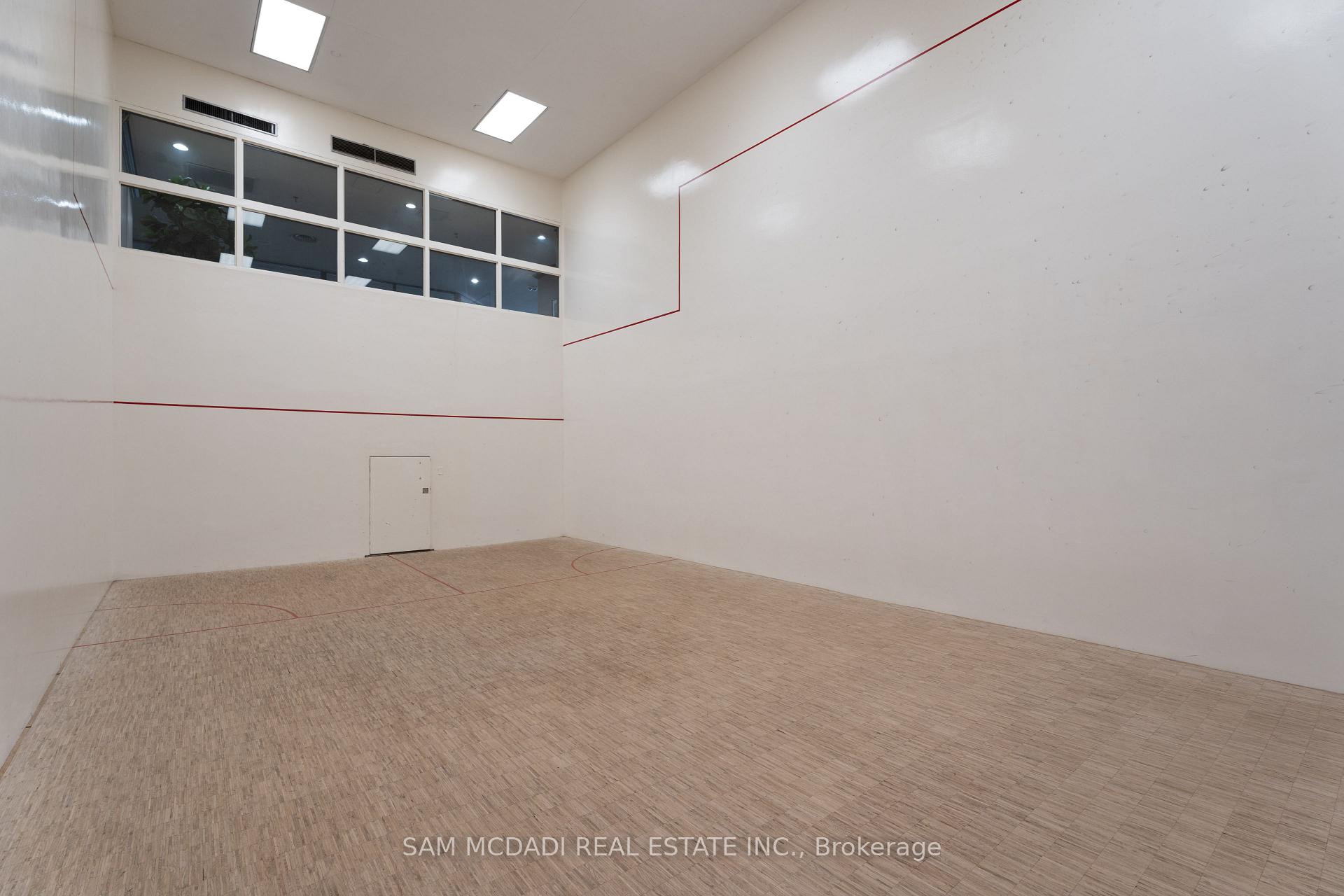 5444 Yonge Street 304