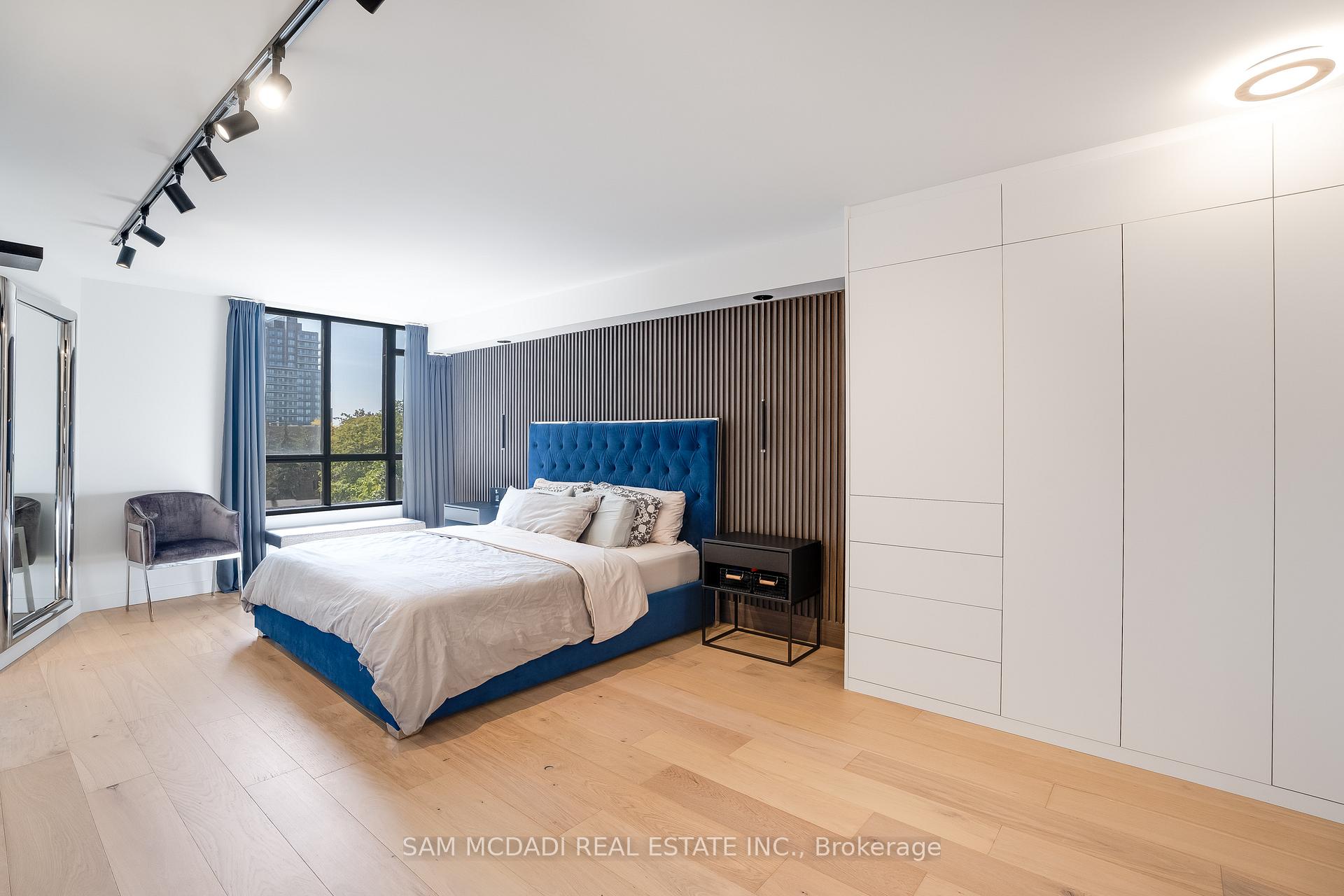 5444 Yonge Street 304