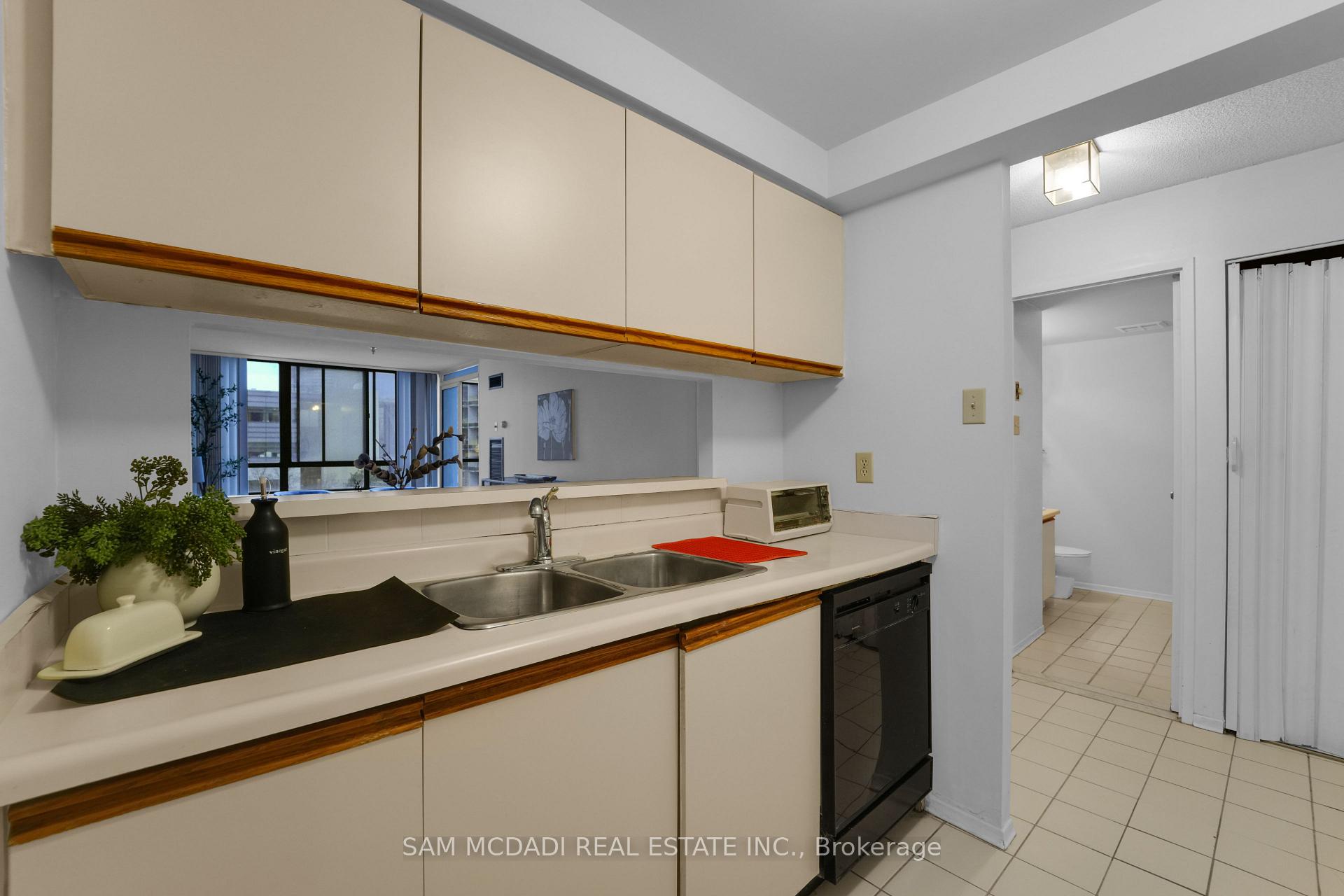 117 Gerrard Street E 613