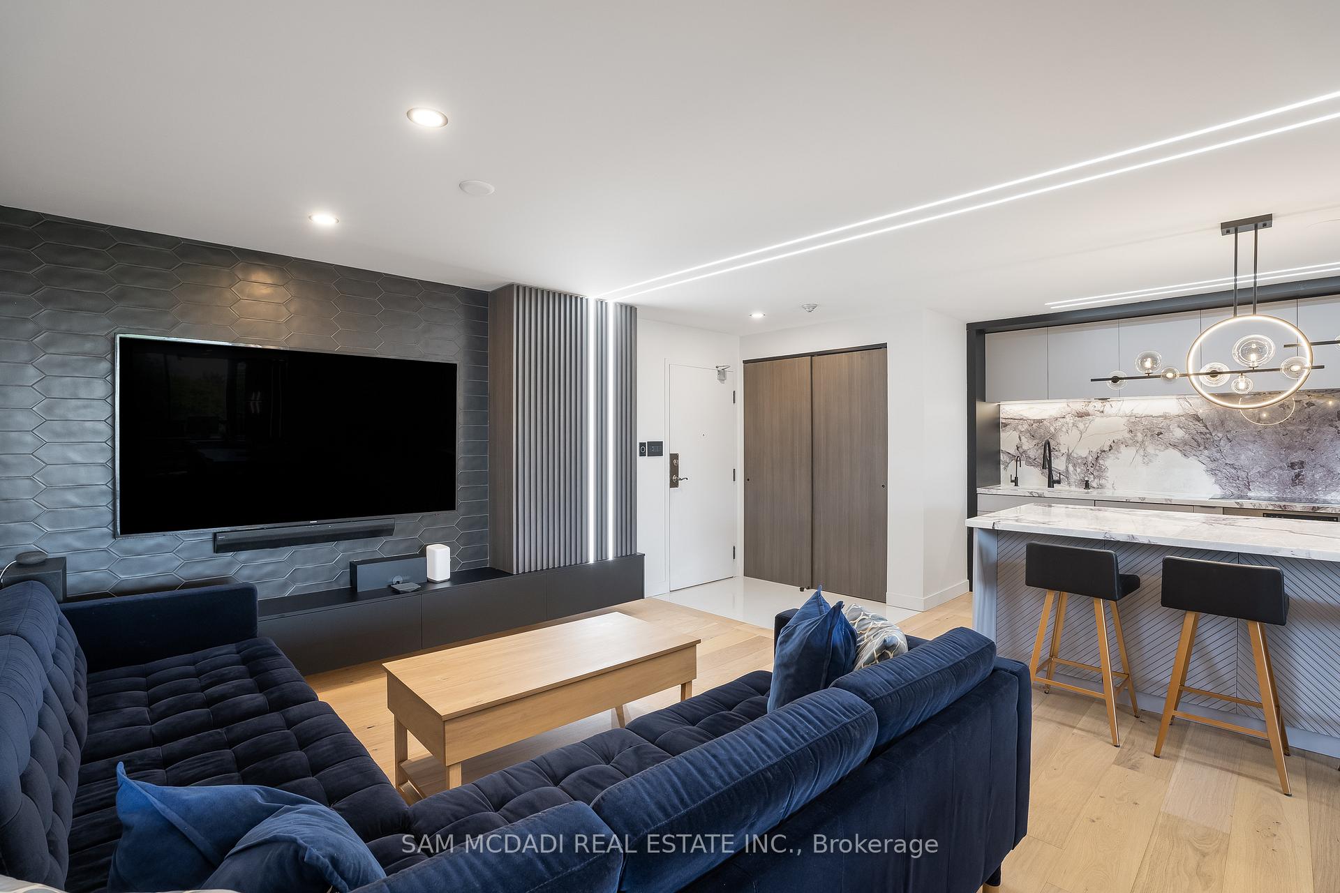 5444 Yonge Street 304