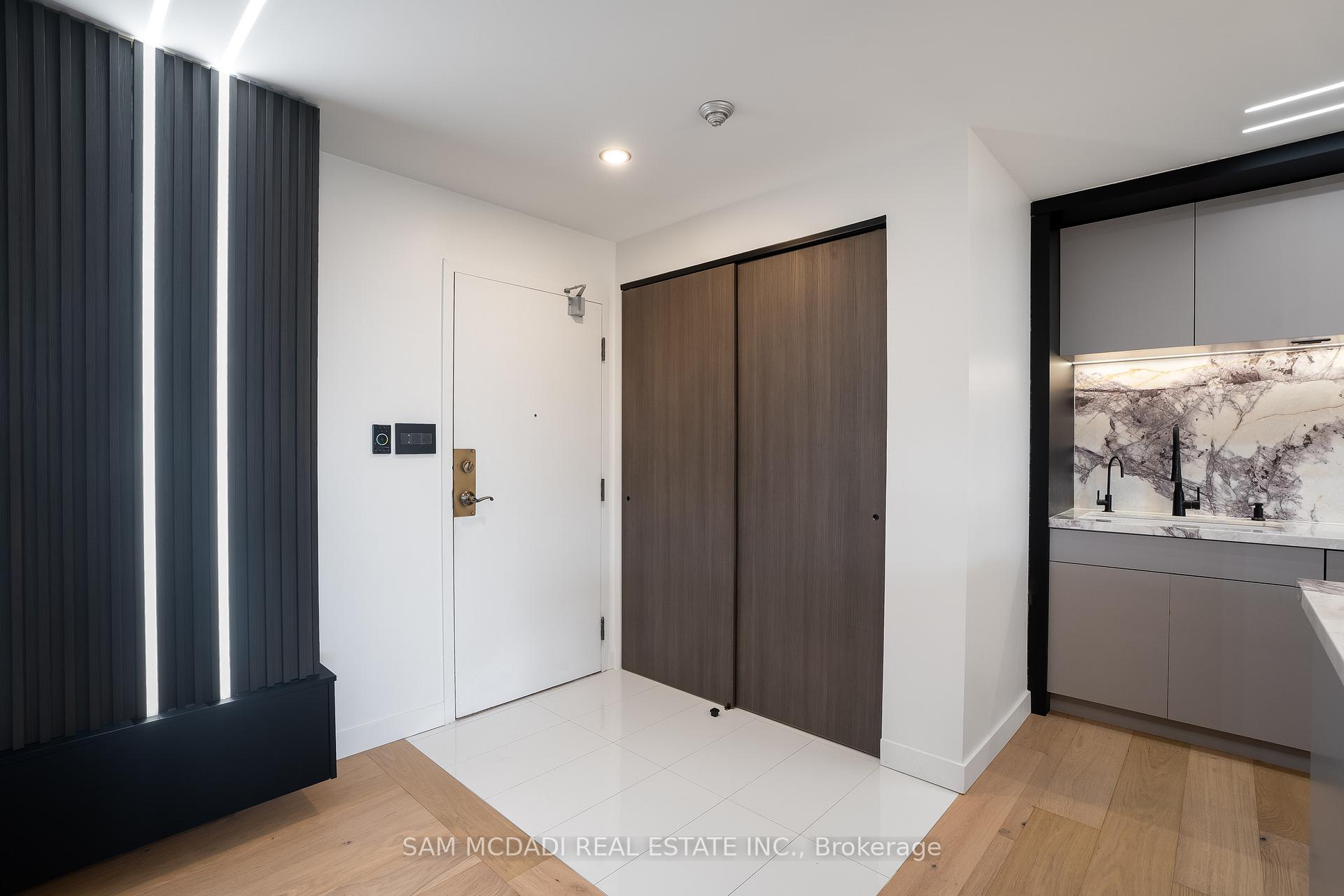 5444 Yonge Street 304