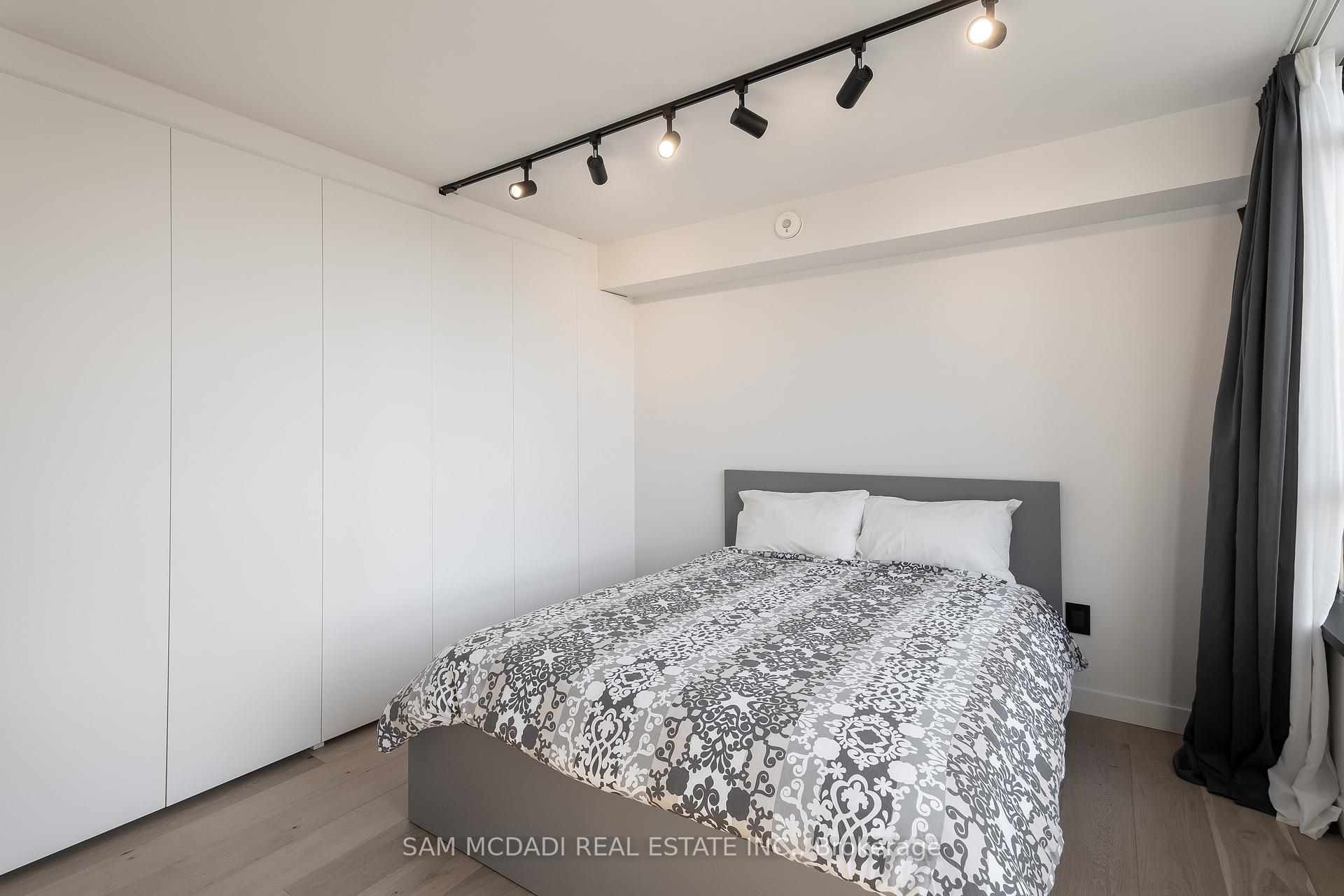 5444 Yonge Street 304