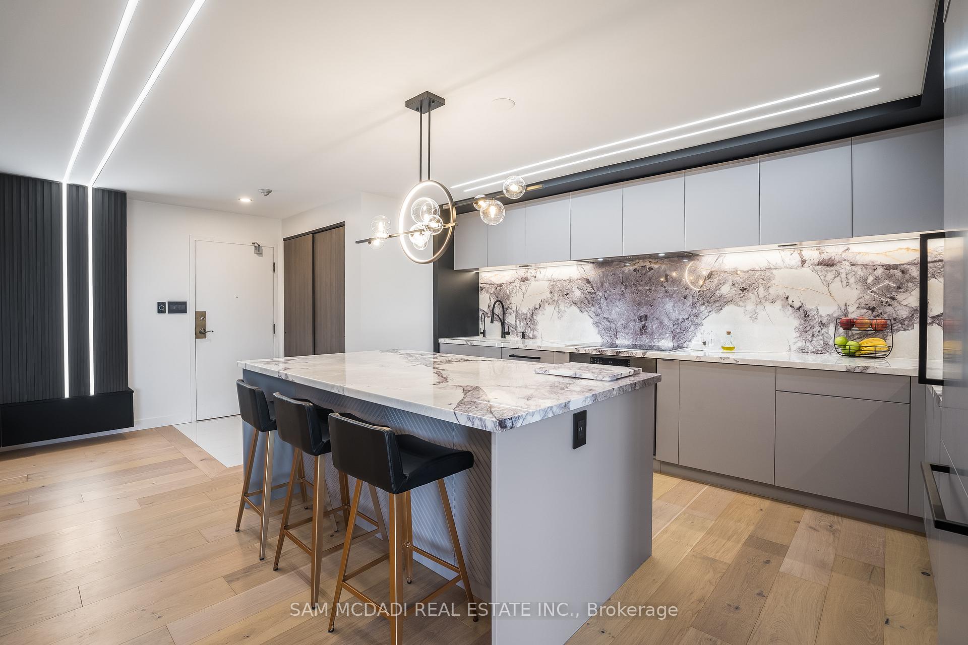 5444 Yonge Street 304