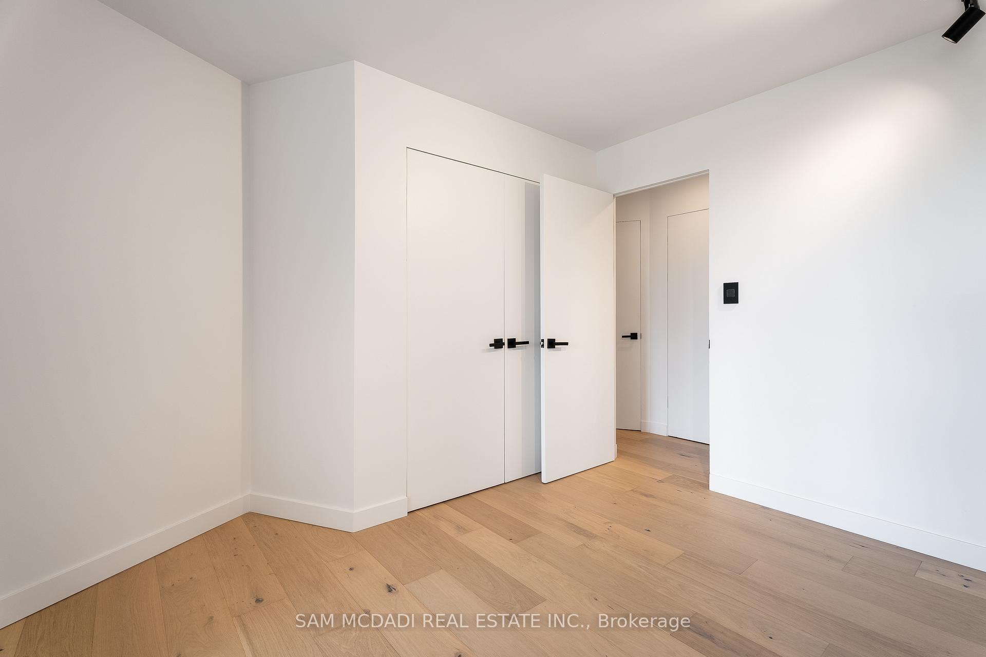 5444 Yonge Street 304