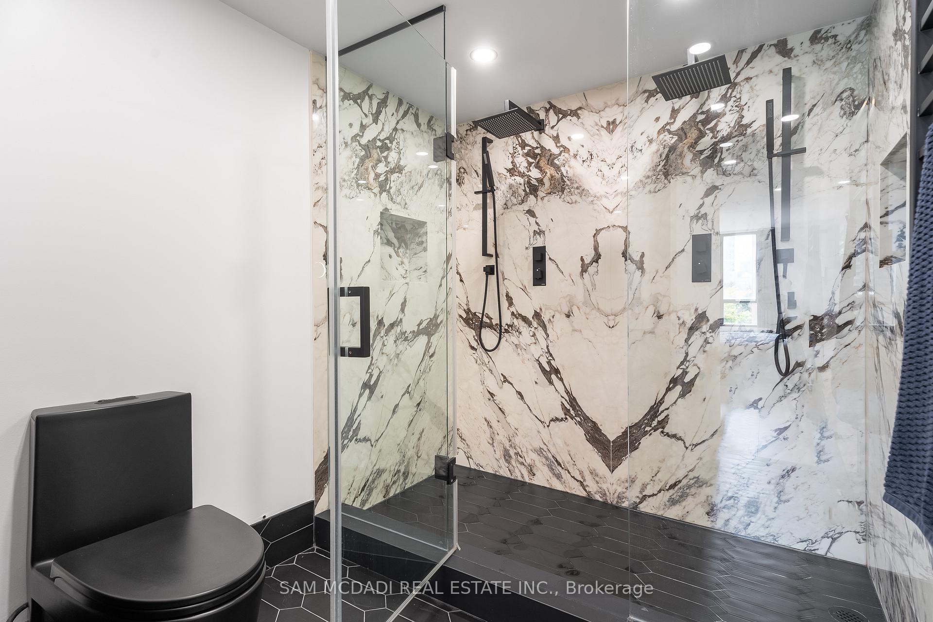 5444 Yonge Street 304