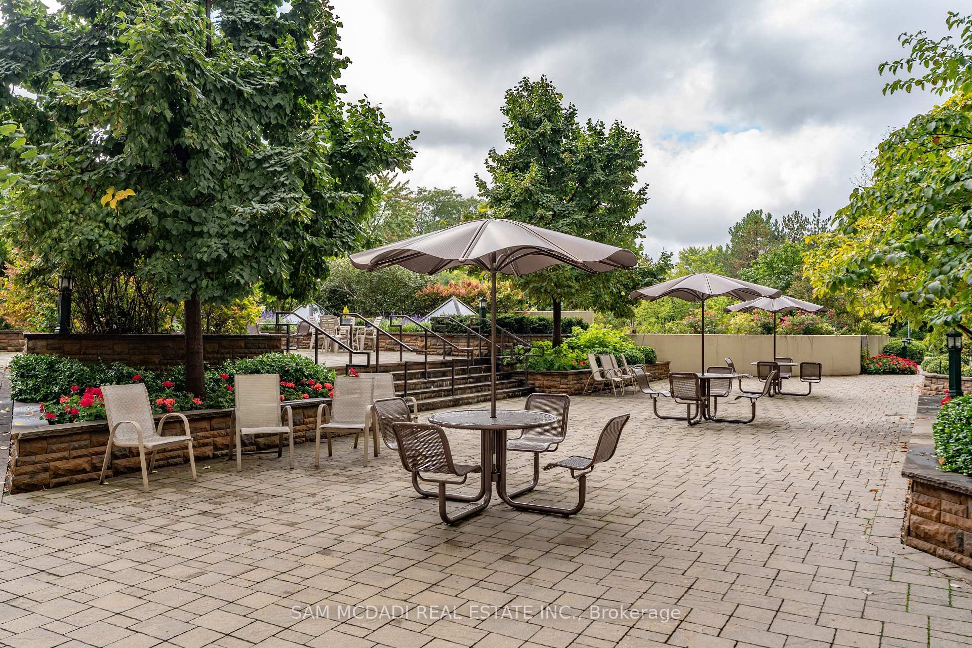 5444 Yonge Street 304