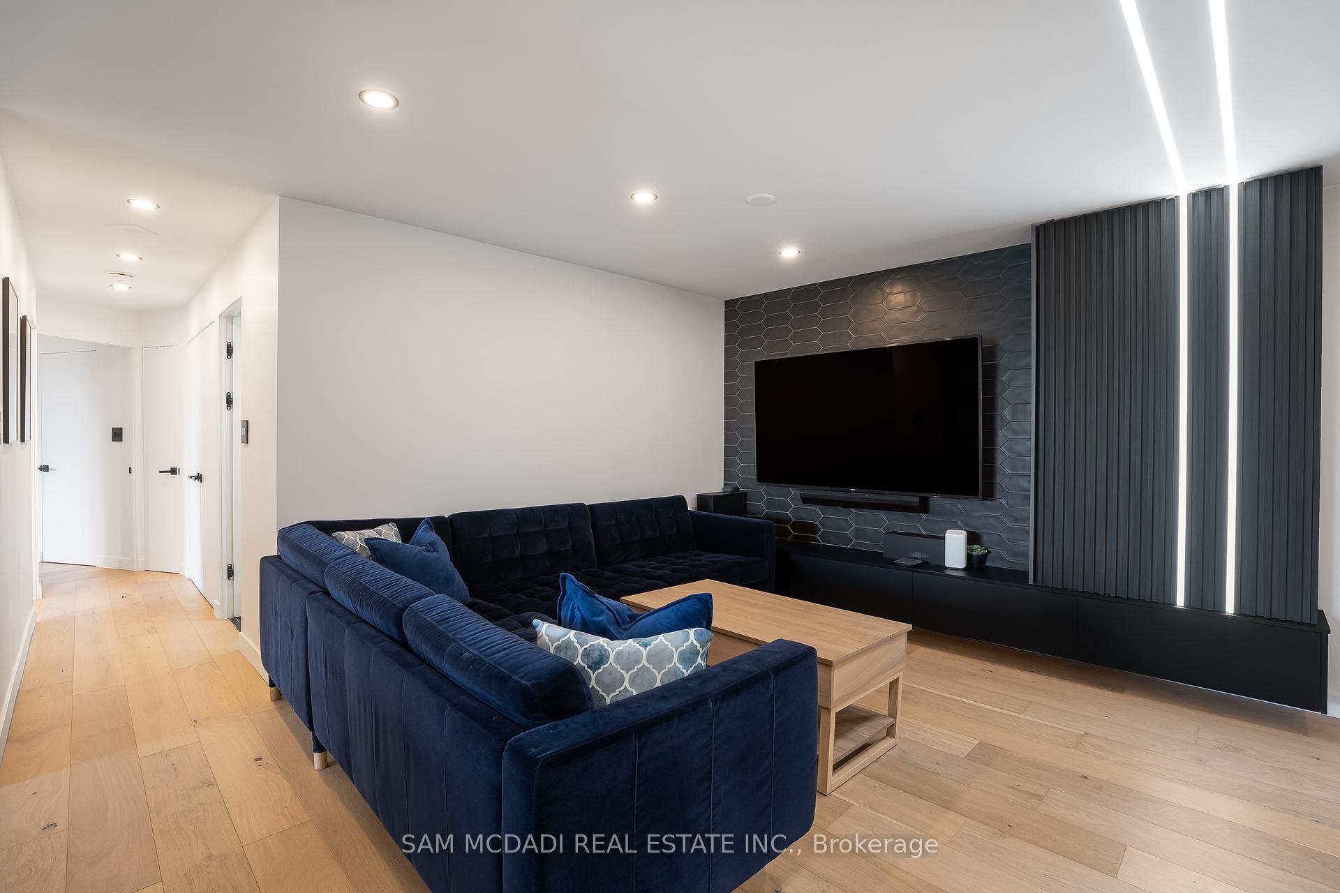 5444 Yonge Street 304