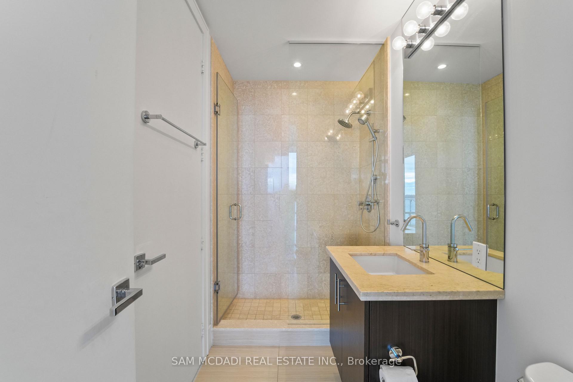 29 Queens Quay E 914