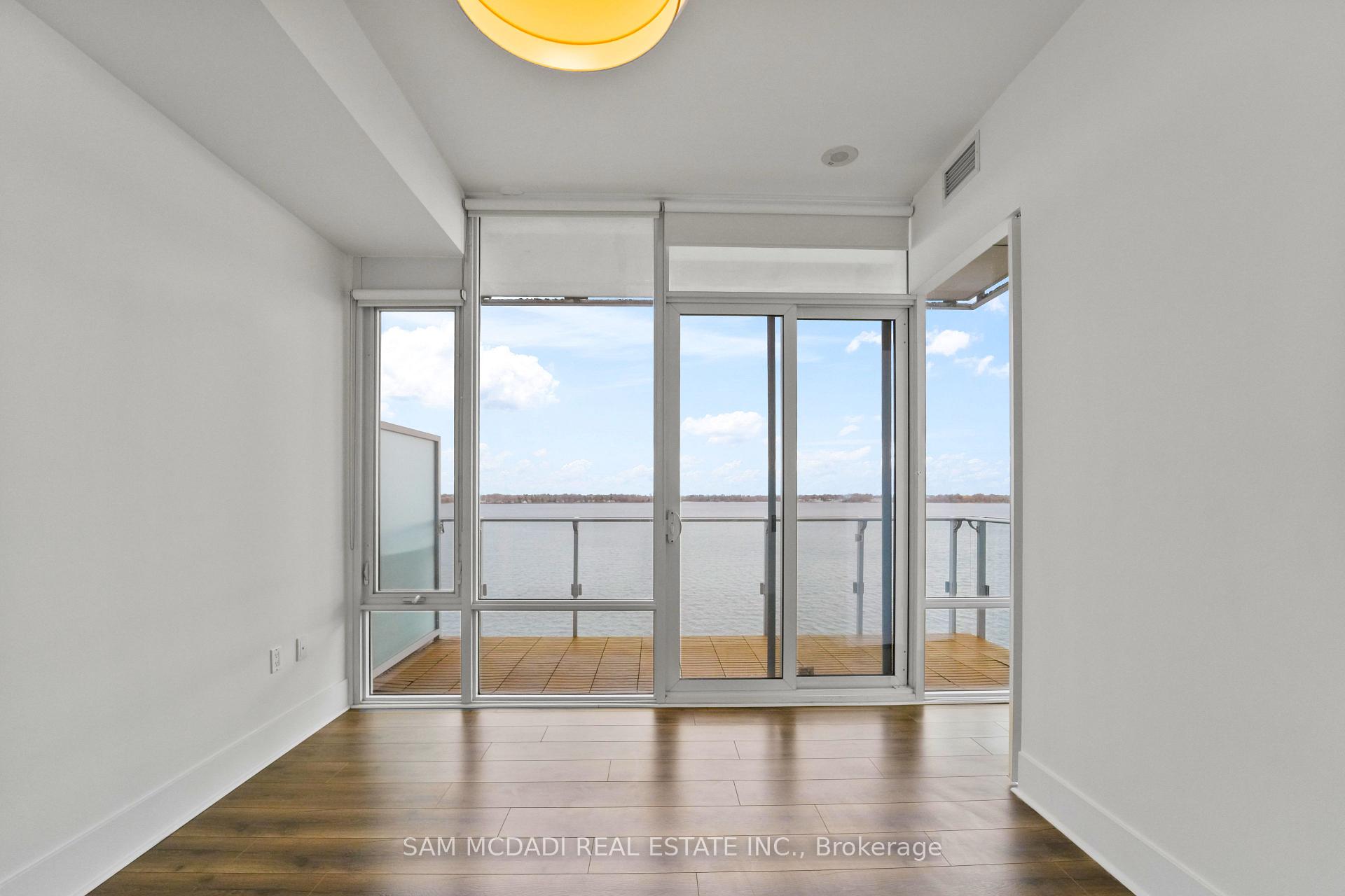 29 Queens Quay E 914