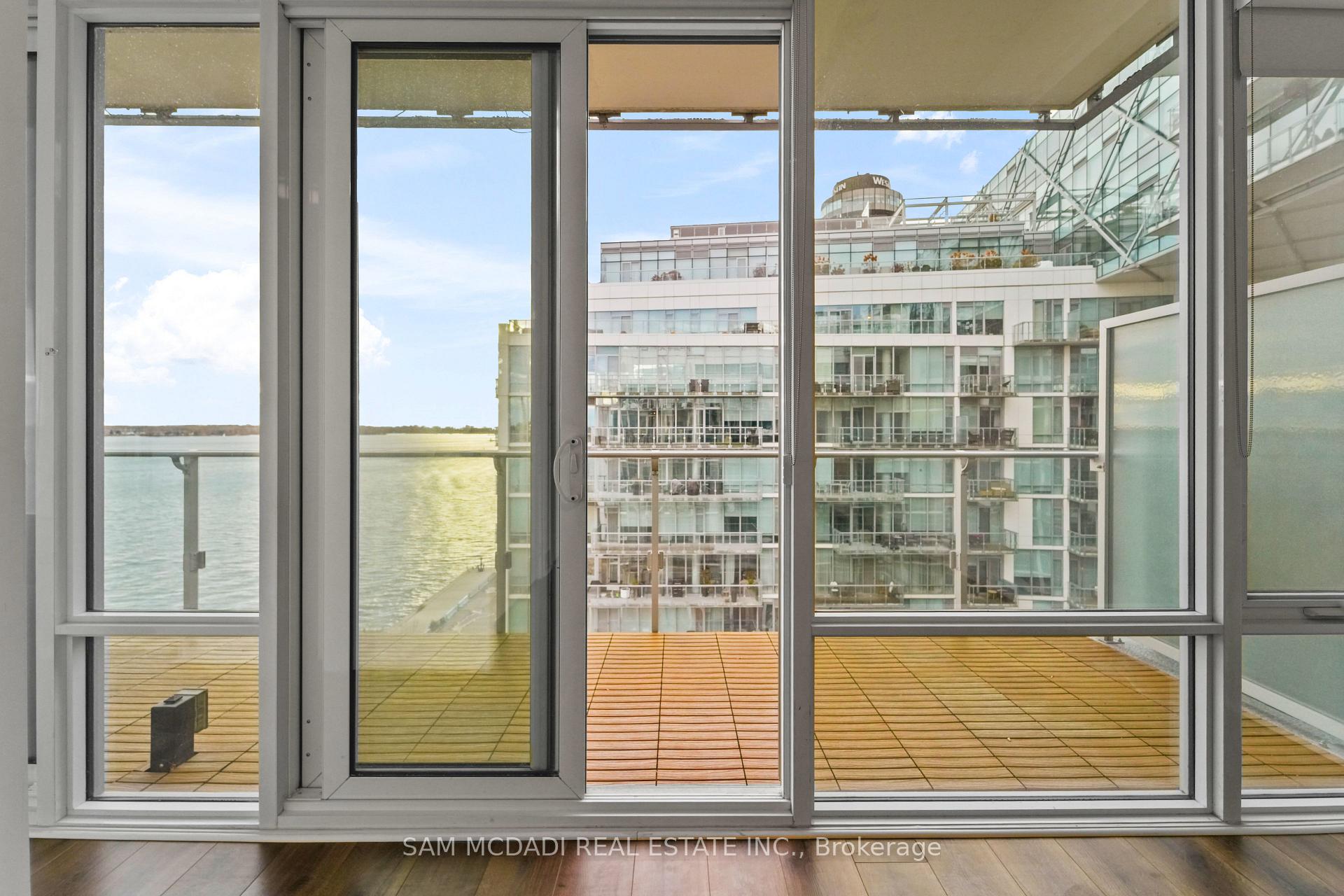 29 Queens Quay E 914