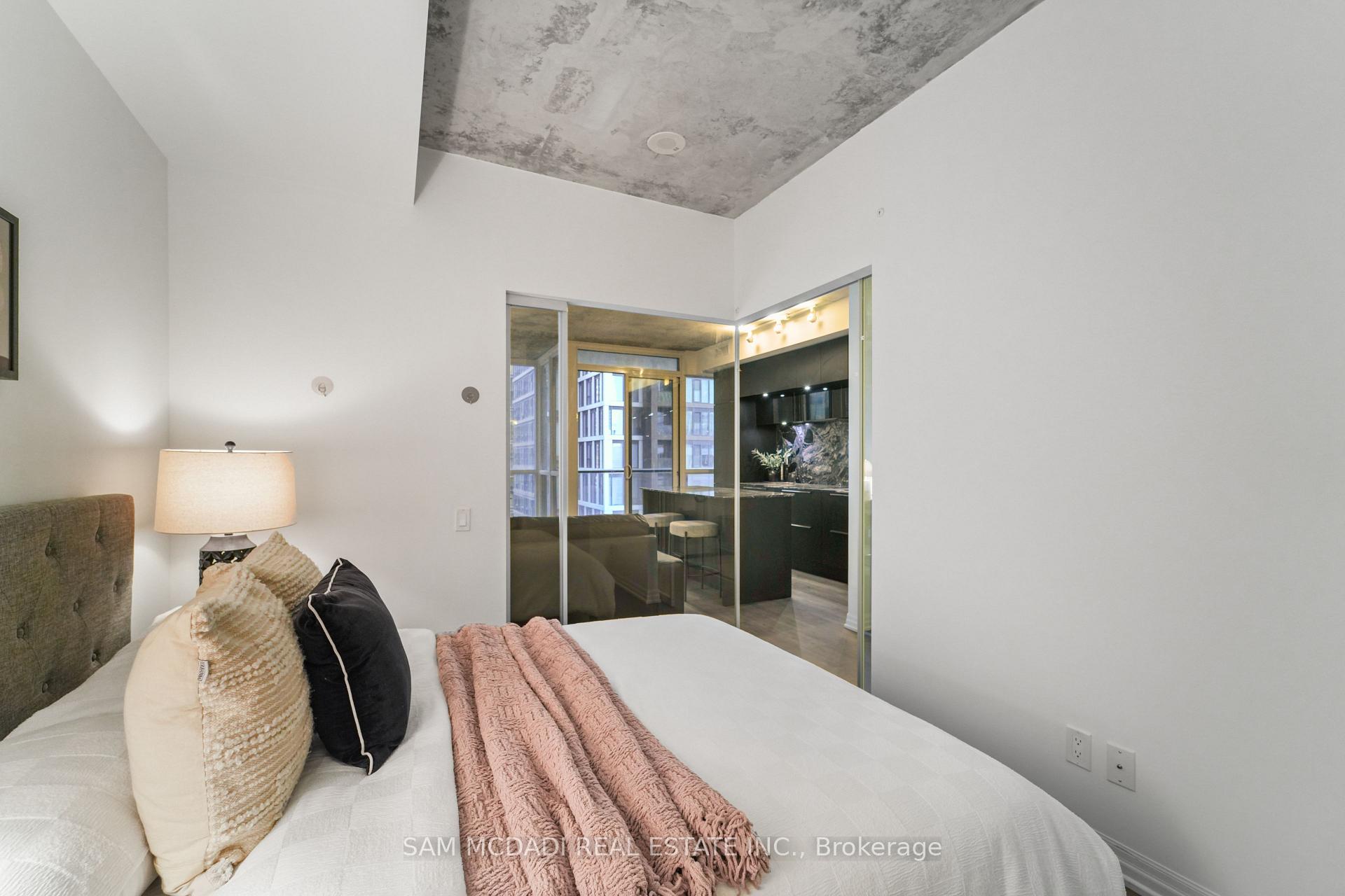 88 Blue Jays Way 1603