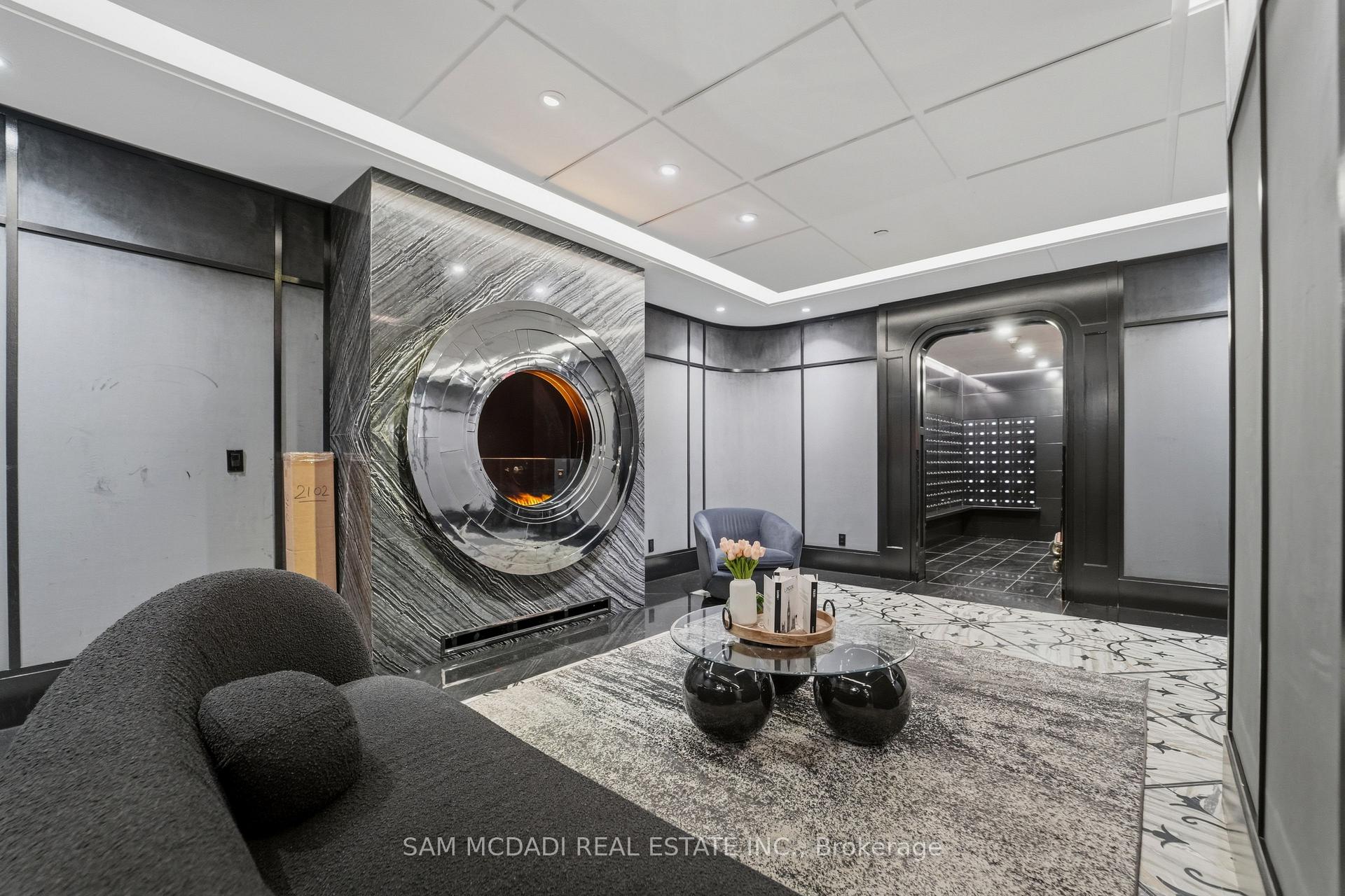 88 Blue Jays Way 1603