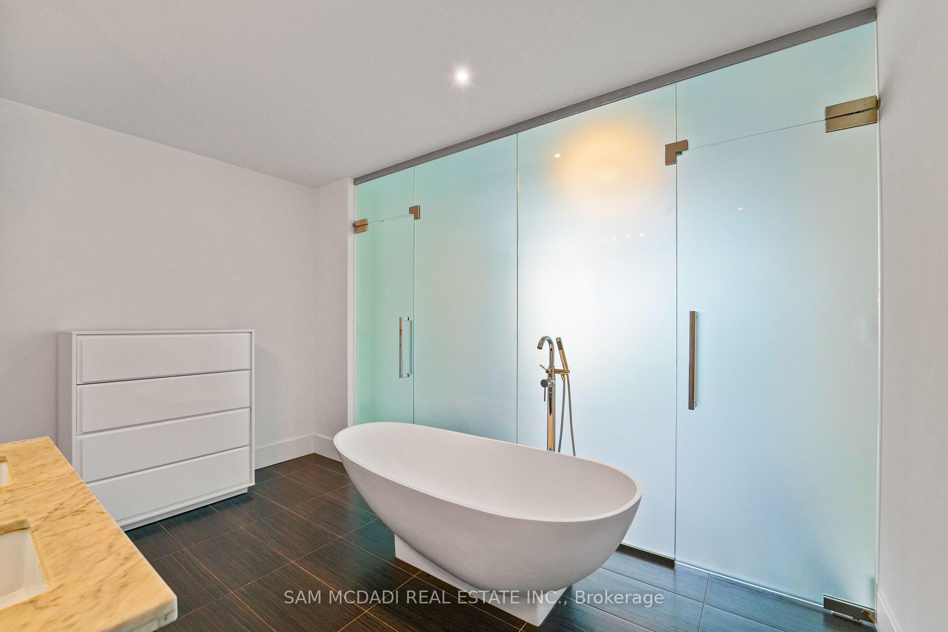 29 Queens Quay E 914