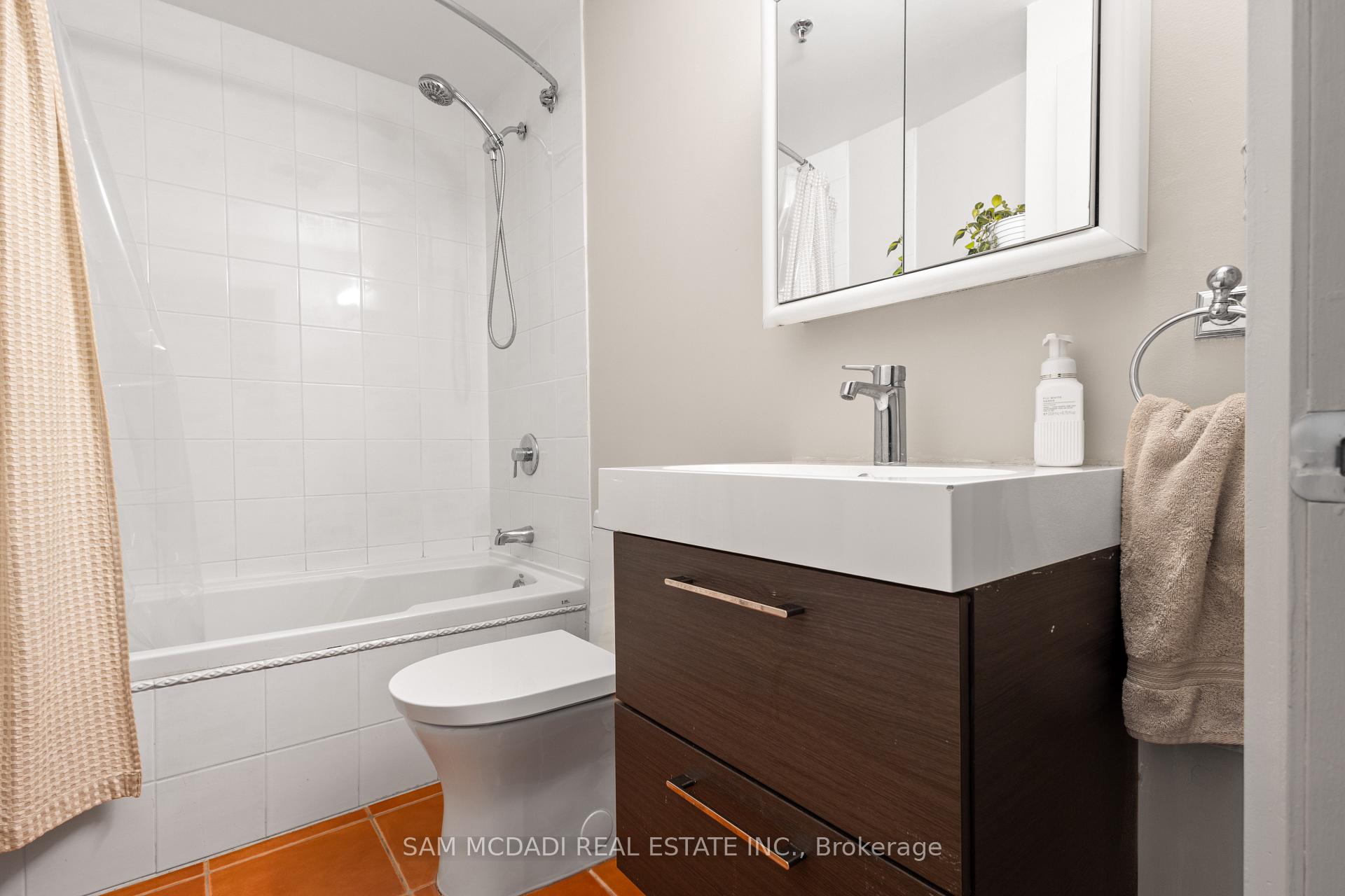183 Dovercourt Road 204