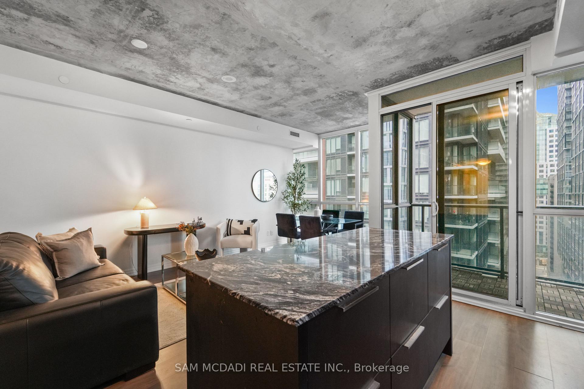 88 Blue Jays Way 1603