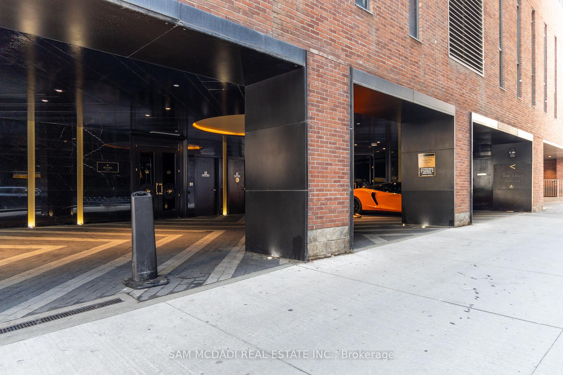 88 Blue Jays Way 1603