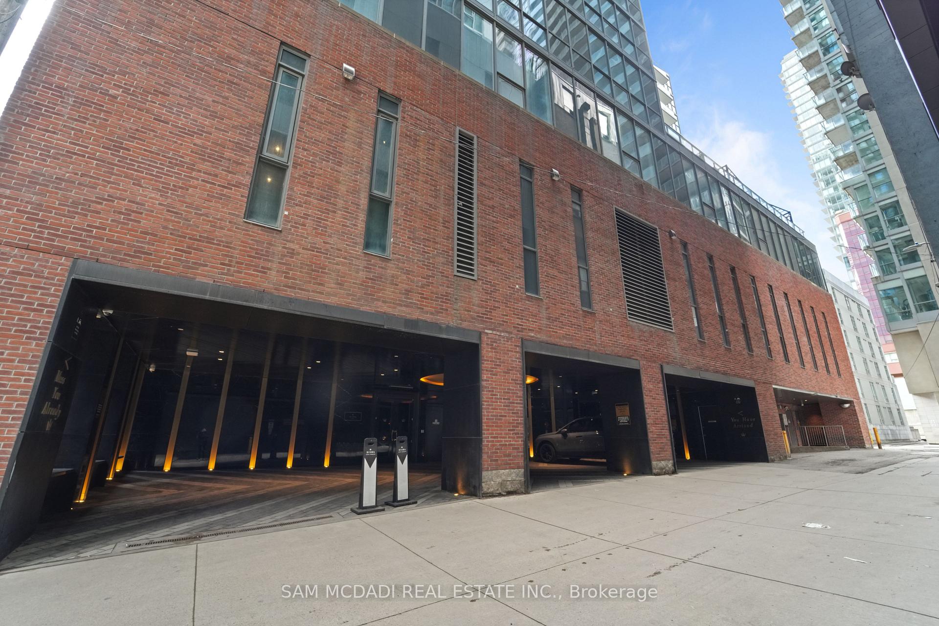 88 Blue Jays Way 1603