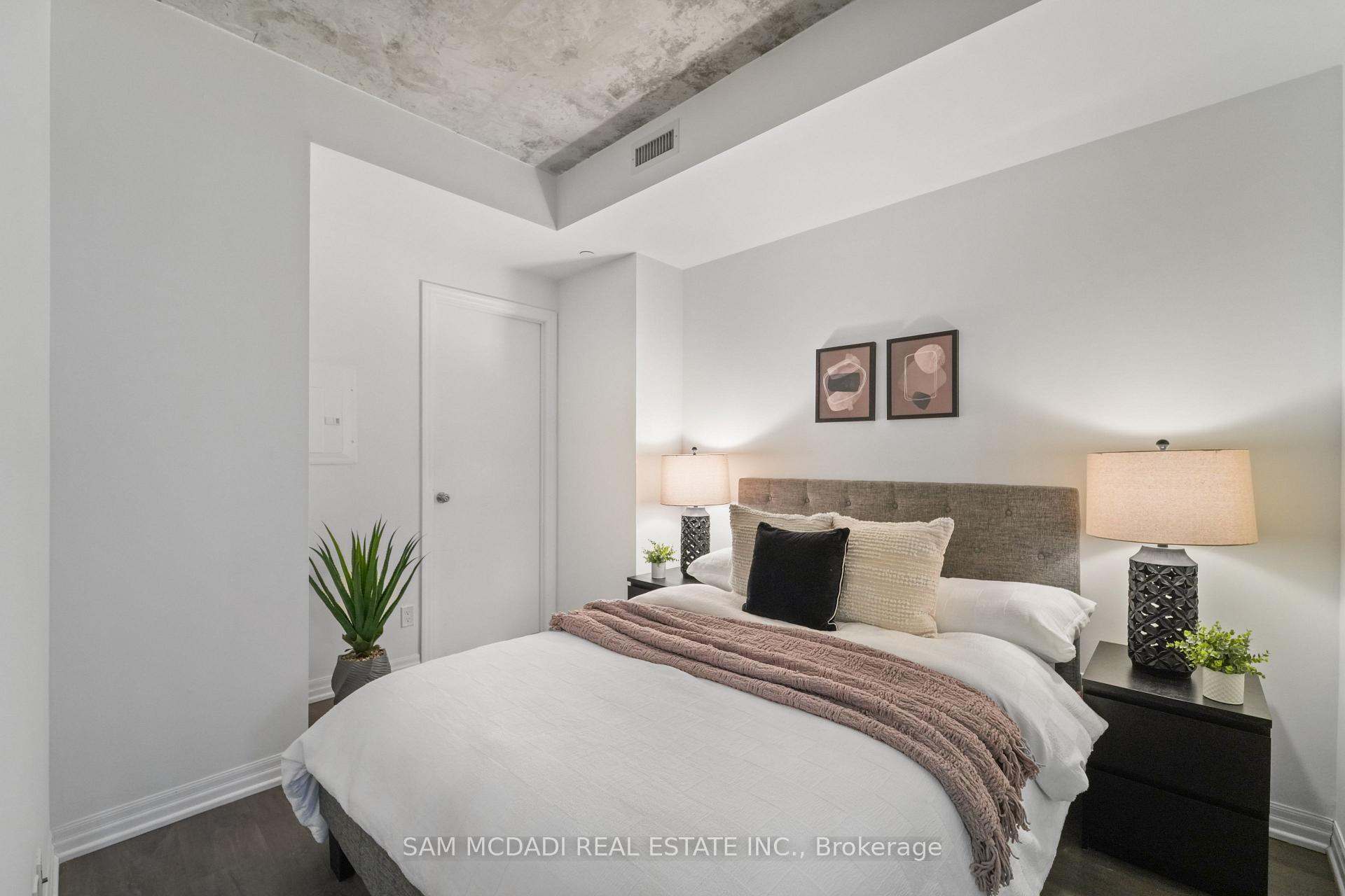 88 Blue Jays Way 1603