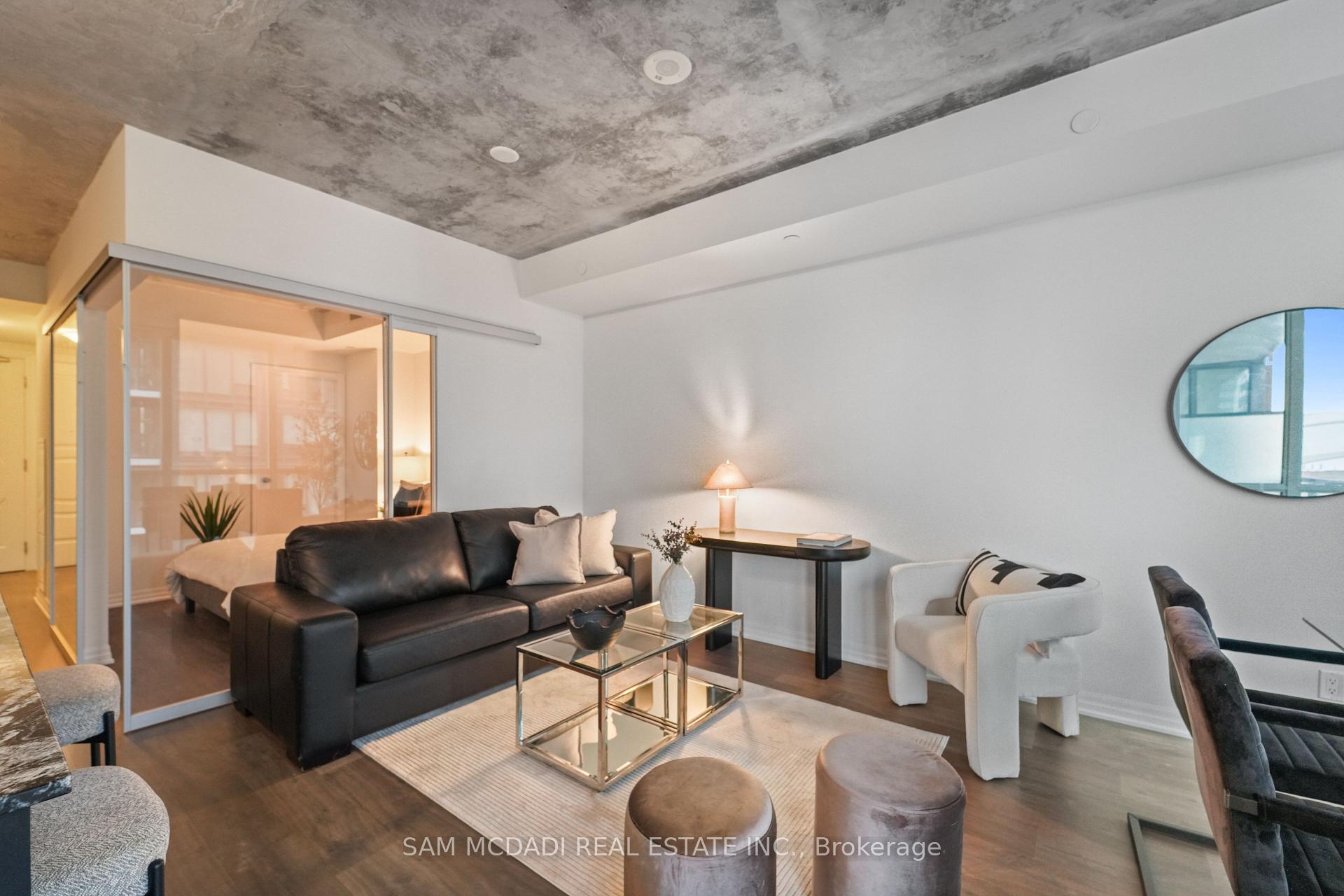 88 Blue Jays Way 1603