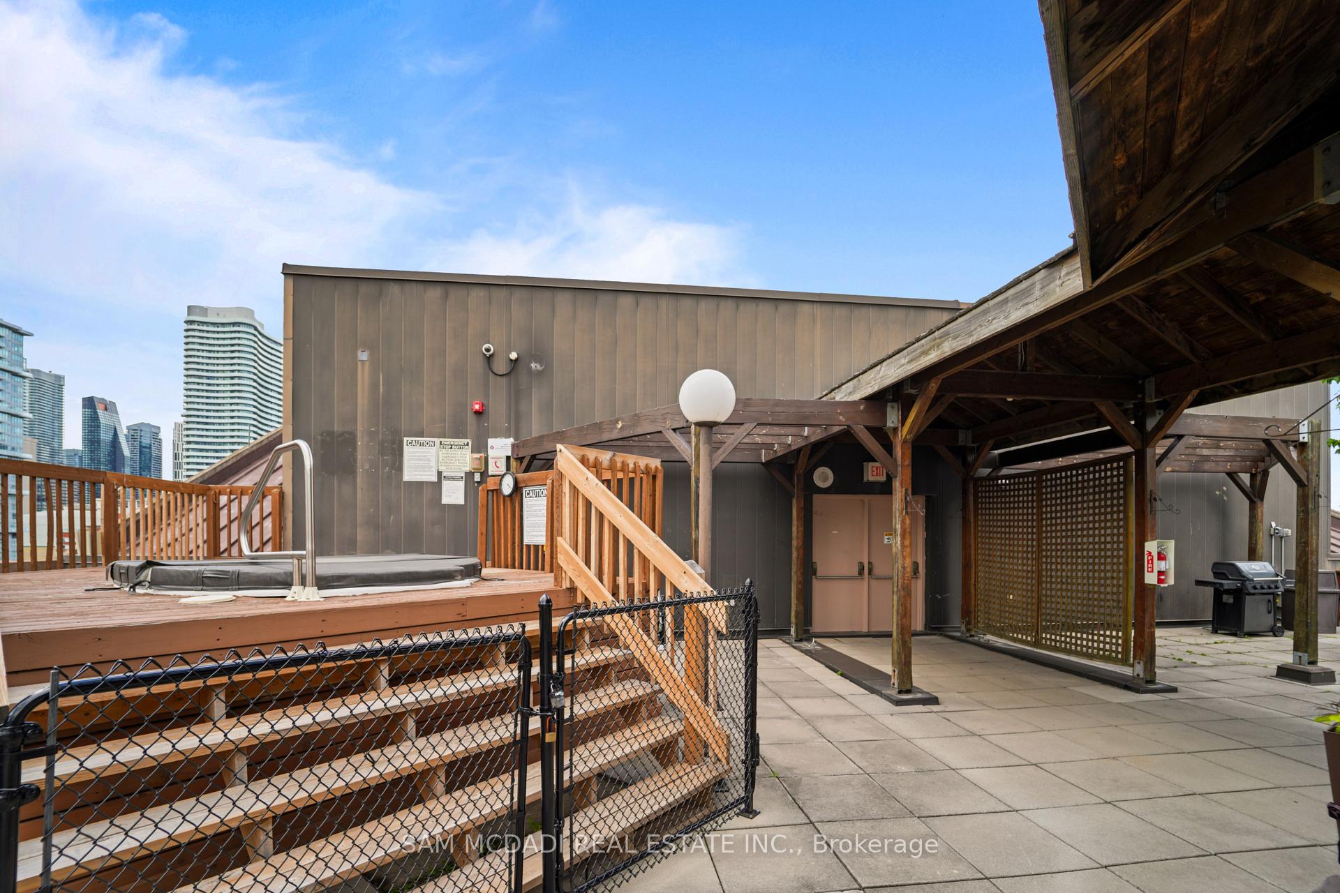 117 Gerrard Street E 613