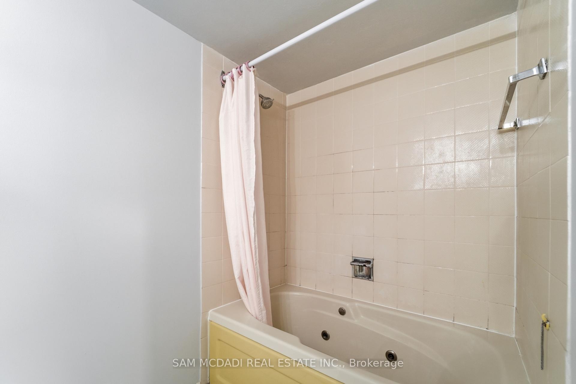 117 Gerrard Street E 613