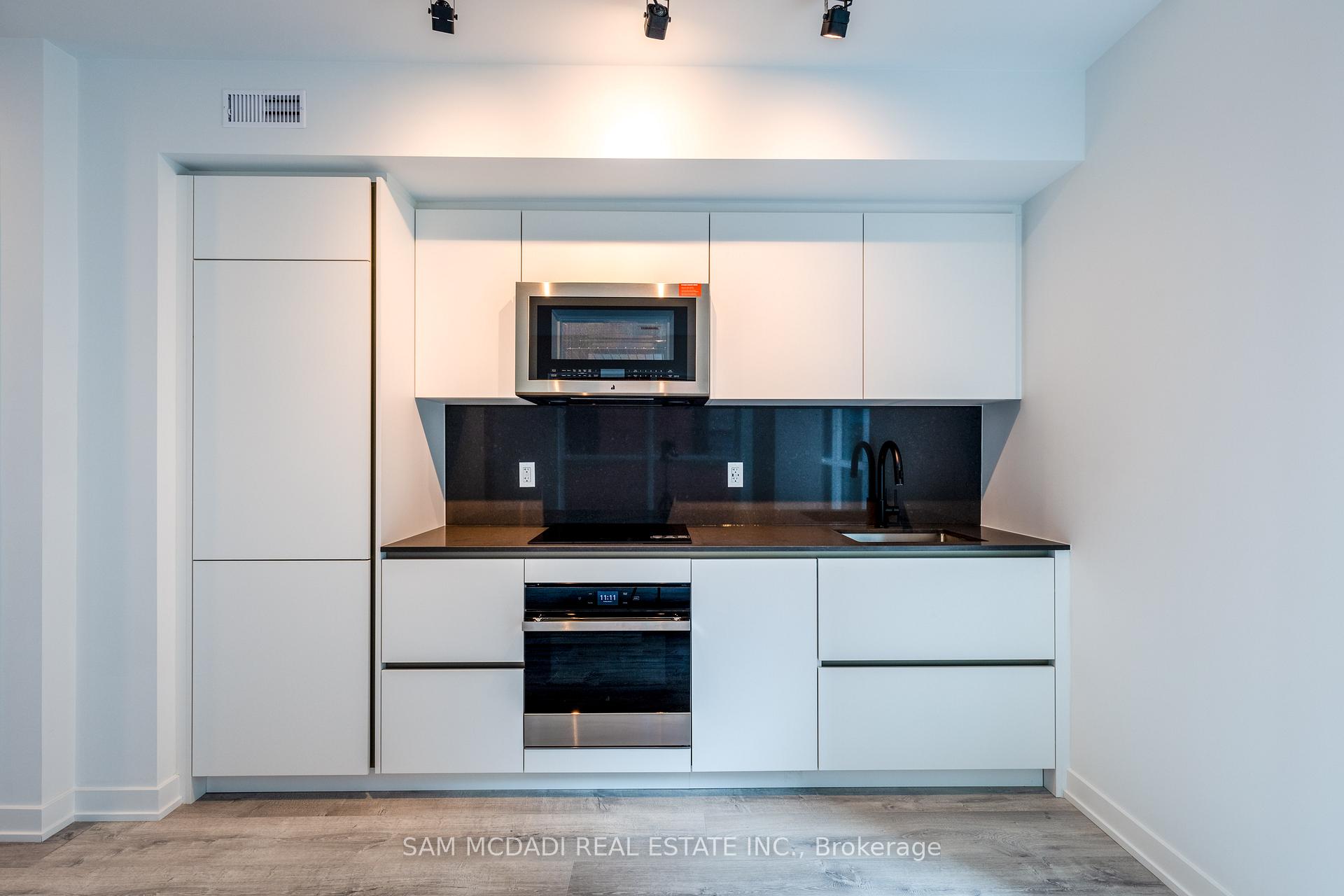 327 King Street W 602