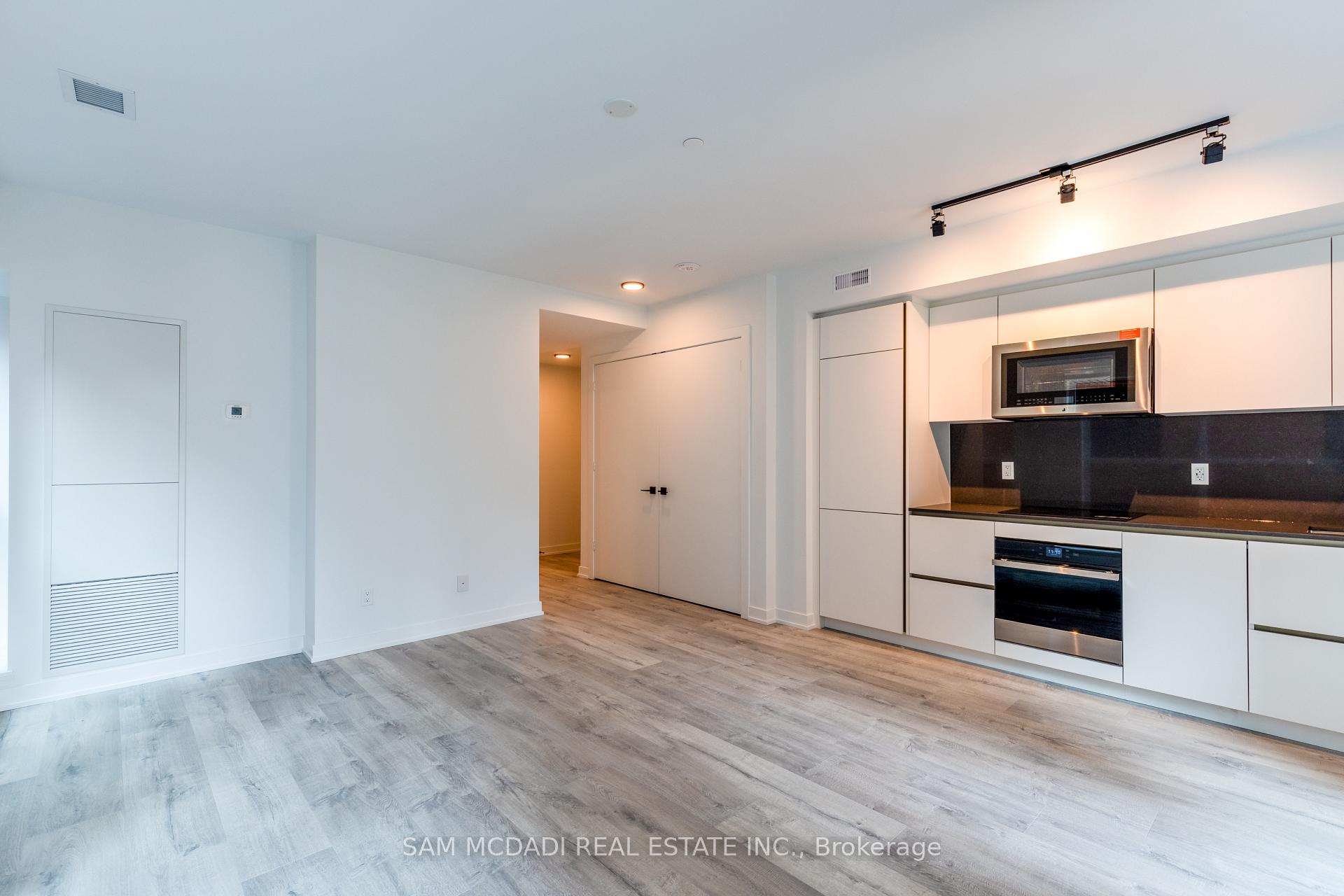 327 King Street W 602